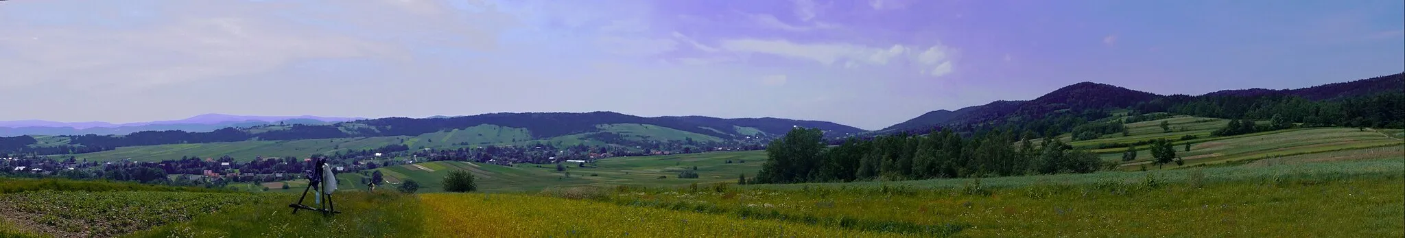 Photo showing: Panorama Iwkowej i doliny Beli. Na wprost Kopy Sołtysie, po prawej stronie Pasmo Szpilówki