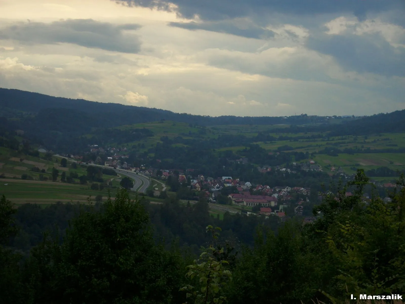 Photo showing: View on Lubień, Junior High, "Zakopianka" S7 Road