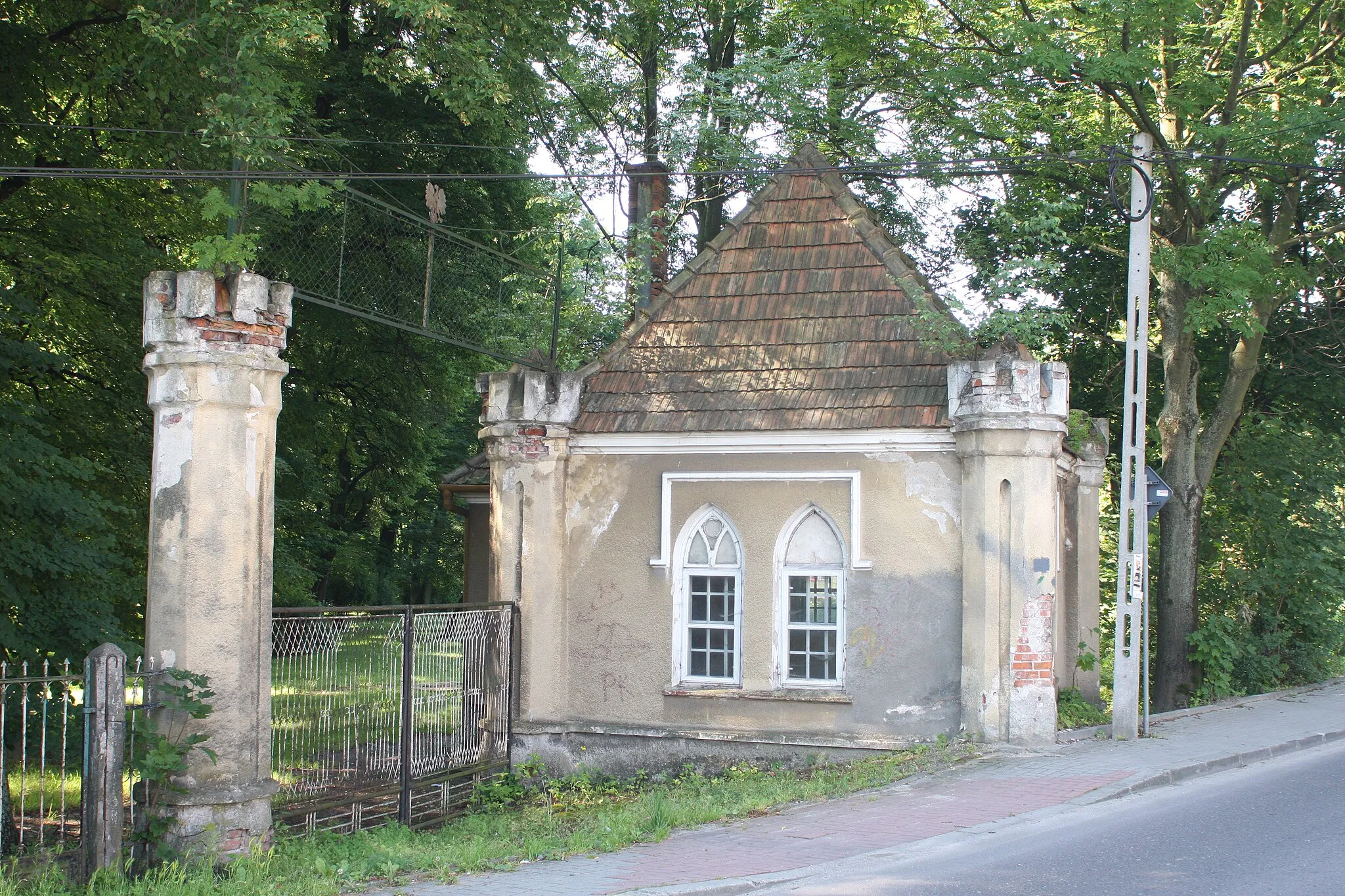Photo showing: Guardhouse, Dąmbski Palace in Wojnicz