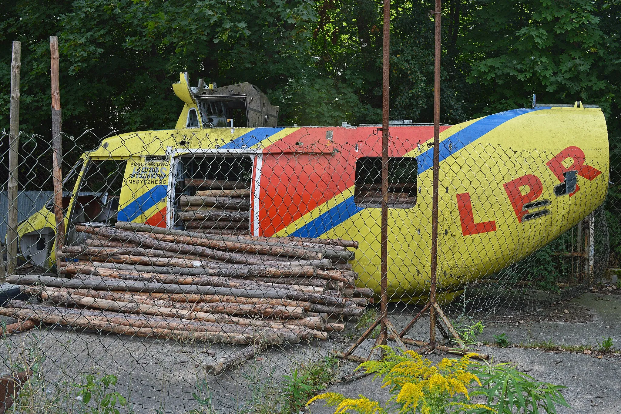 Photo showing: c/n 370507, which is proven in this shot.
Written off on 29th January 2003 at Murzasichle, Poland, when both engines failed due to icing.
The remains are now in store at the Muzeum Lotnictwa Polskiego.
Krakow, Poland.

23-8-2013