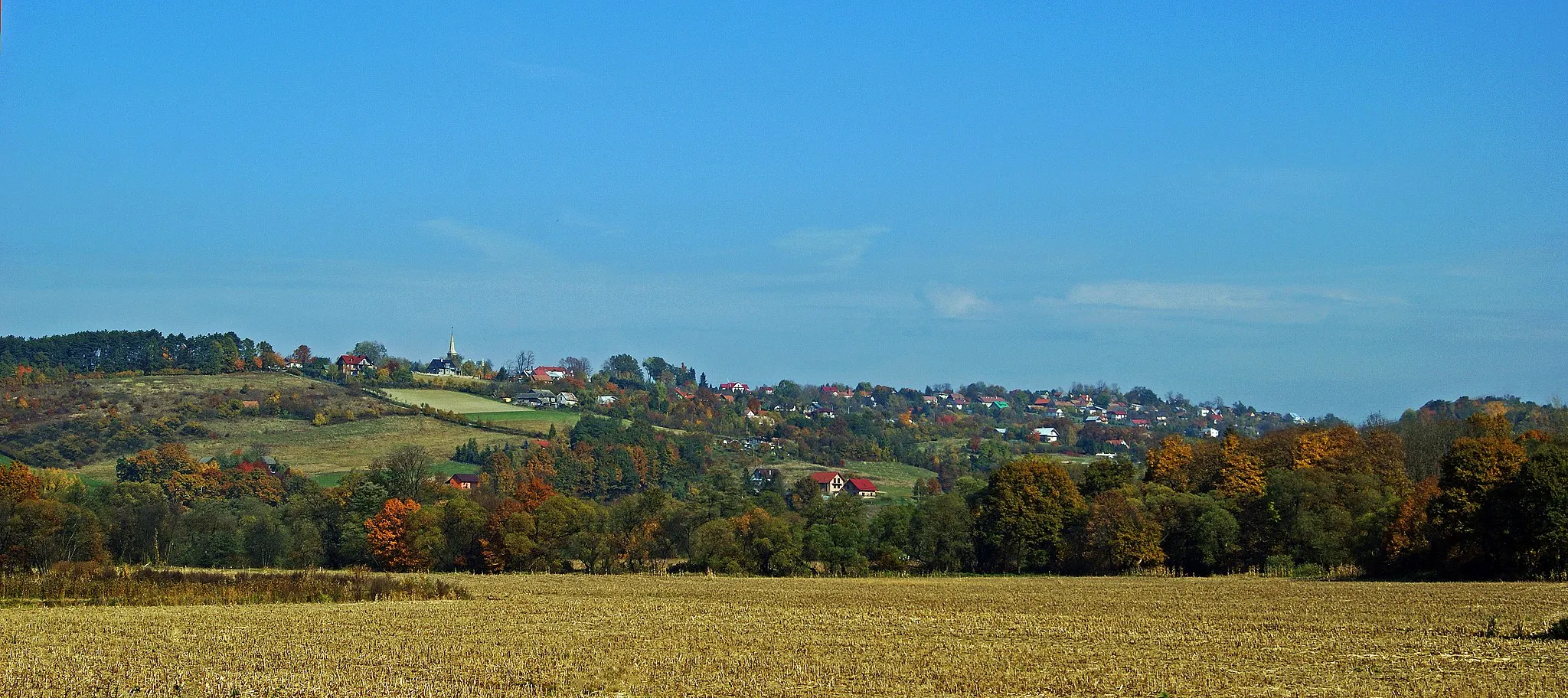Photo showing: Okocim village (view from SW), Brzesko County, Lesser Poland Voivodeship, Poland