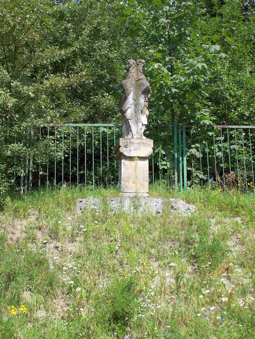 Photo showing: Modlniczka - Figura przydrożna