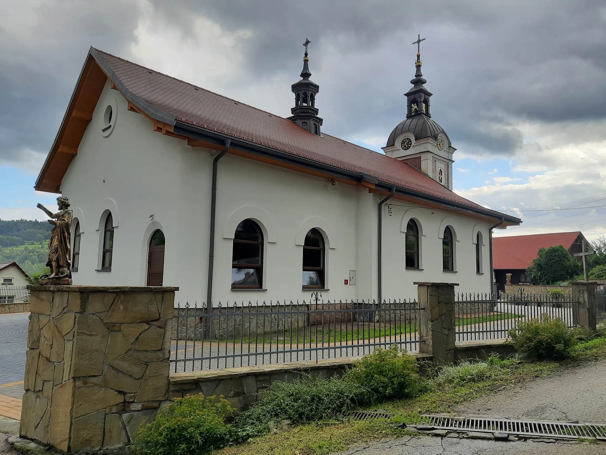 Photo showing: Kościół w Palczy tył