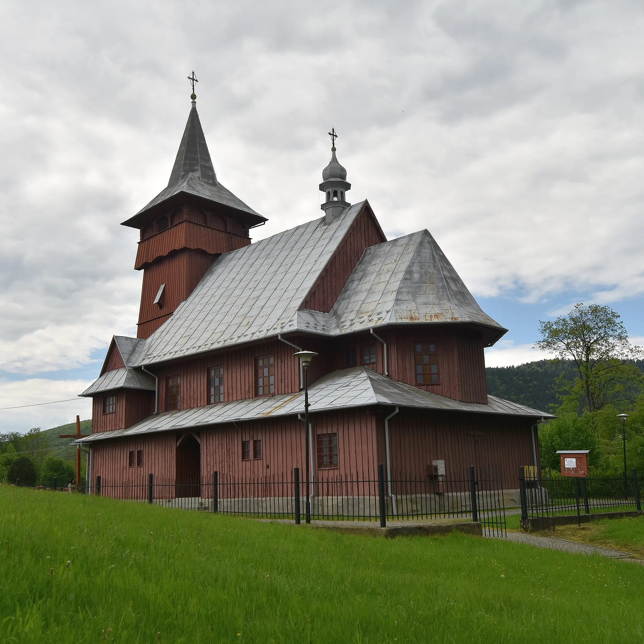 Photo showing: Łabowa, kościół parafialny