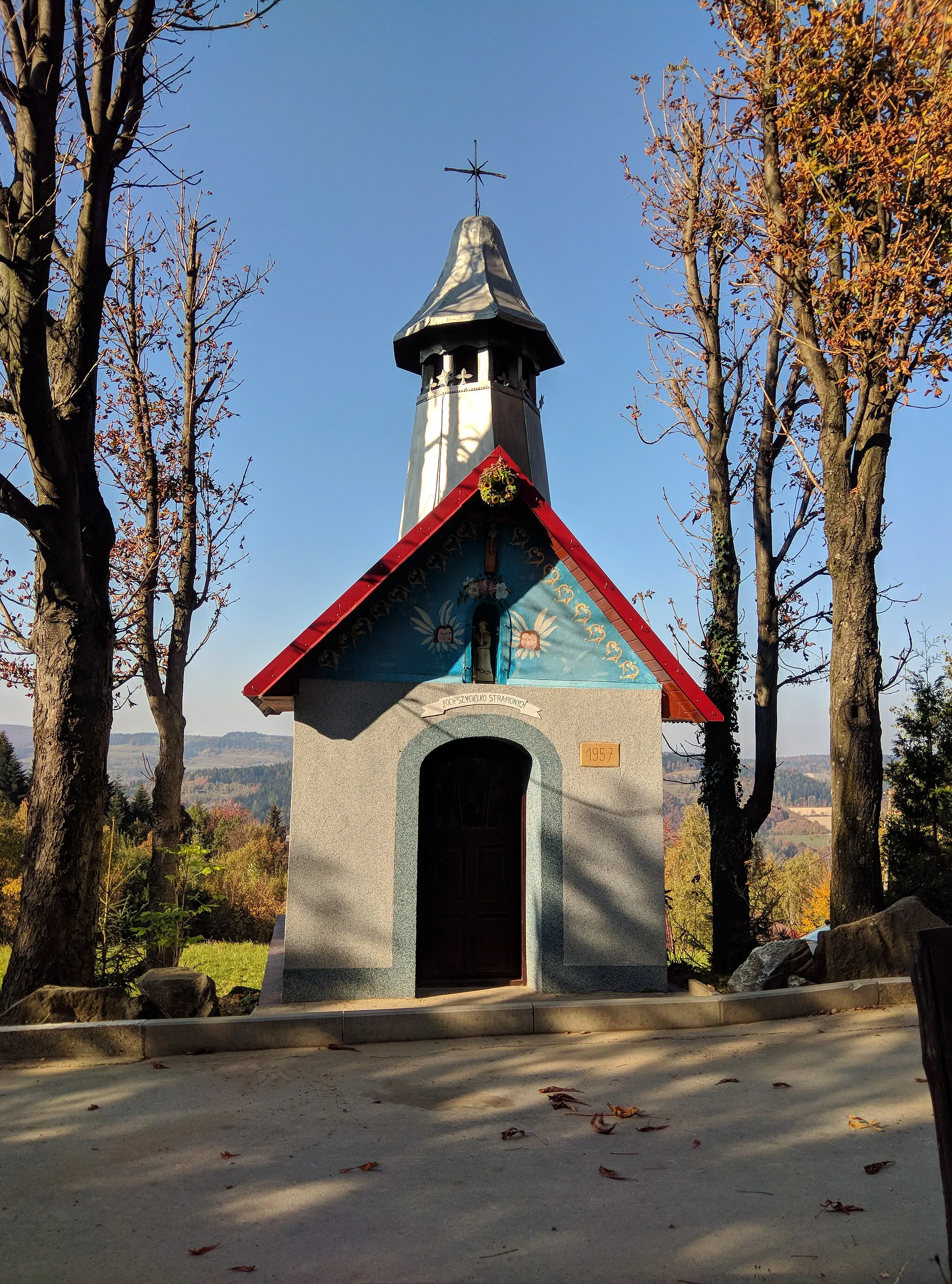 Photo showing: Kapliczka murowana z roku 1957 w Jachówce