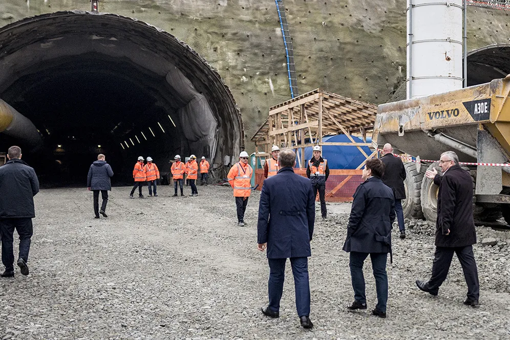 Photo showing: Inauguracja drążenia tunelu pod Luboniem Małym na odcinku S7 w miejscowości Naprawa.