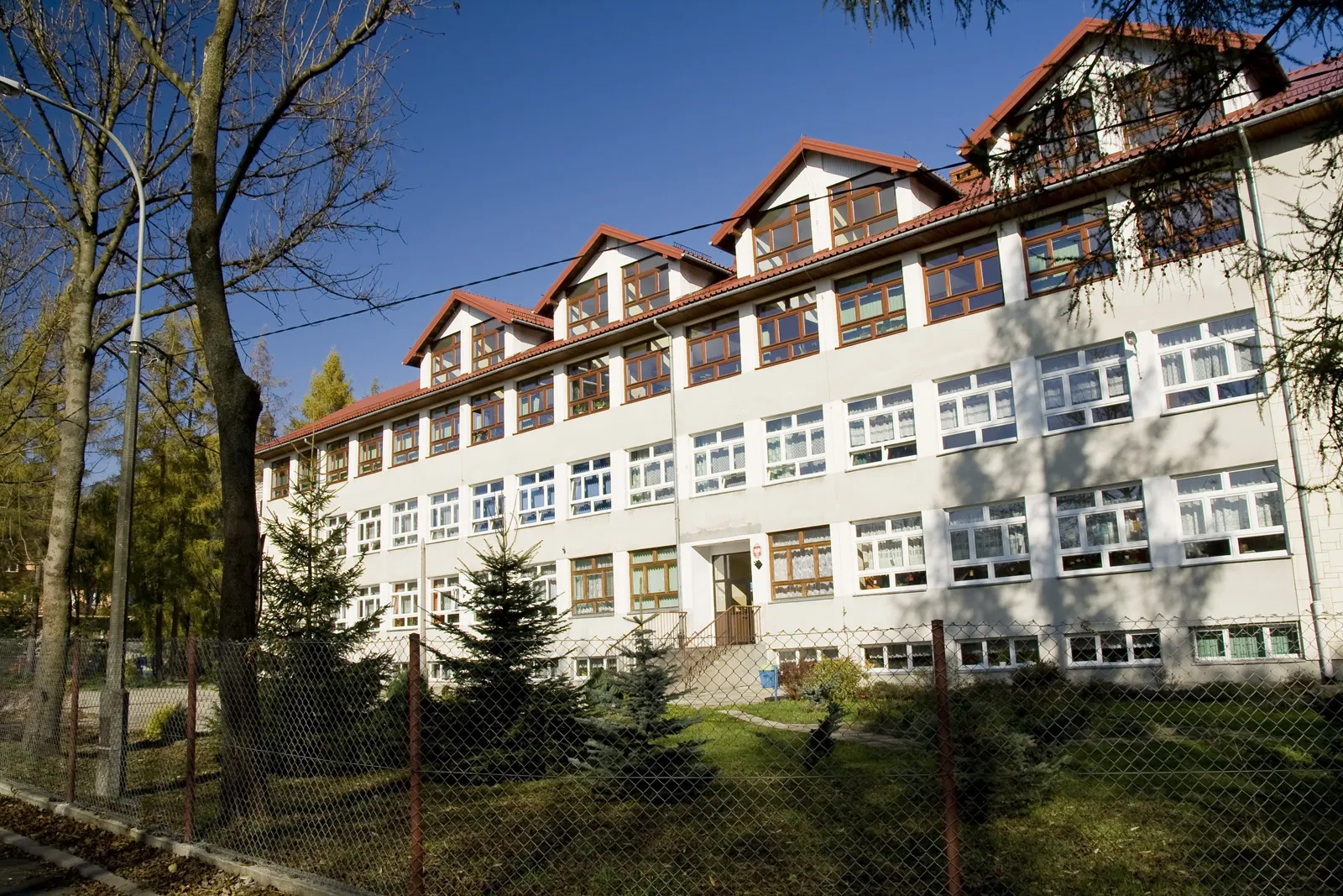 Photo showing: School in Sidzina