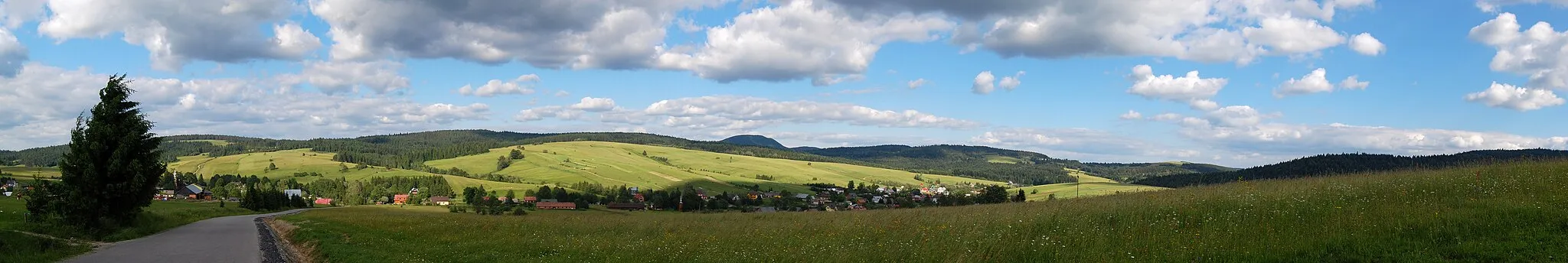 Photo showing: Panorama of the village of Mochnaczka Niżna, Lesser Poland Voivodeship, Poland.