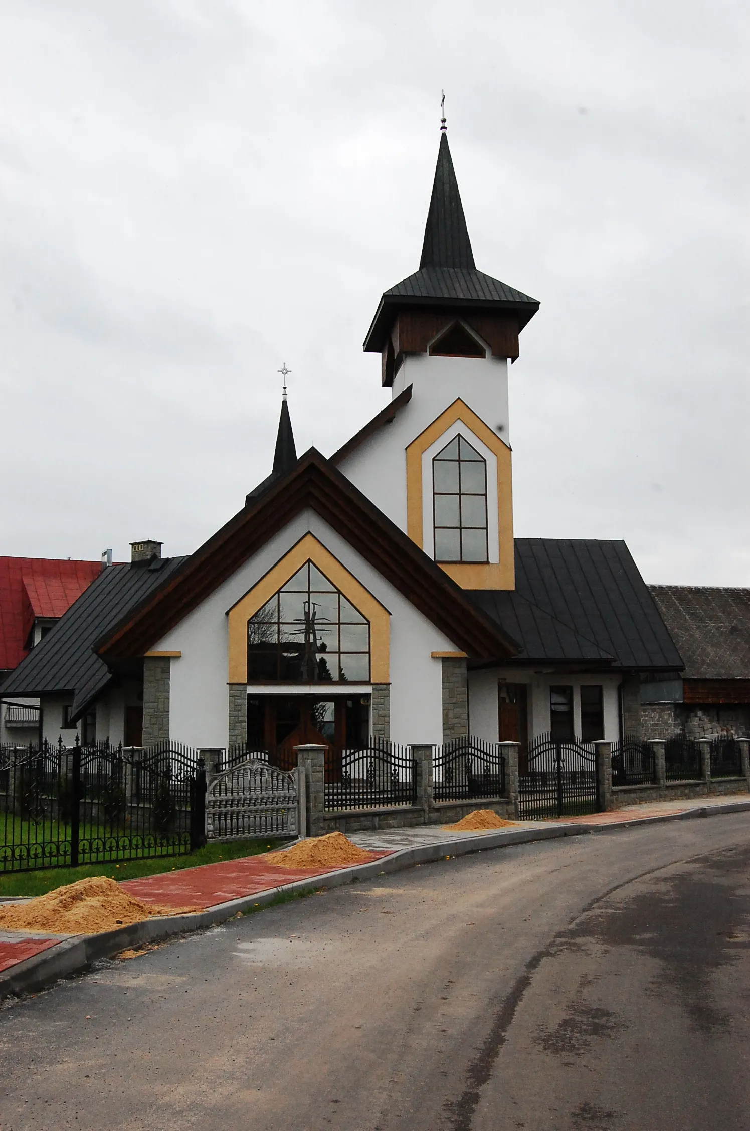 Photo showing: Widok na kościół pod wezwaniem Sw. Floriana w Długopolu na Podhalu