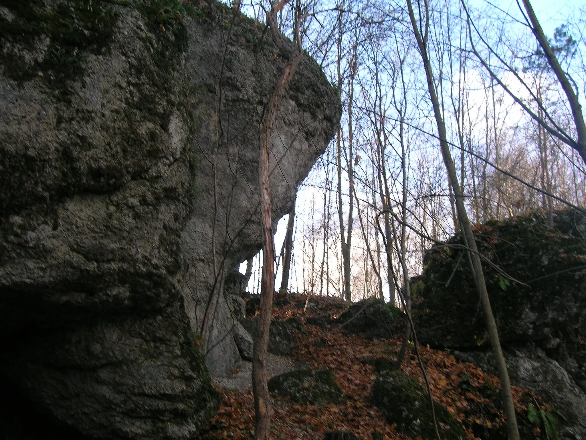 Photo showing: Jaskinia Pod Baczynem. Skałki