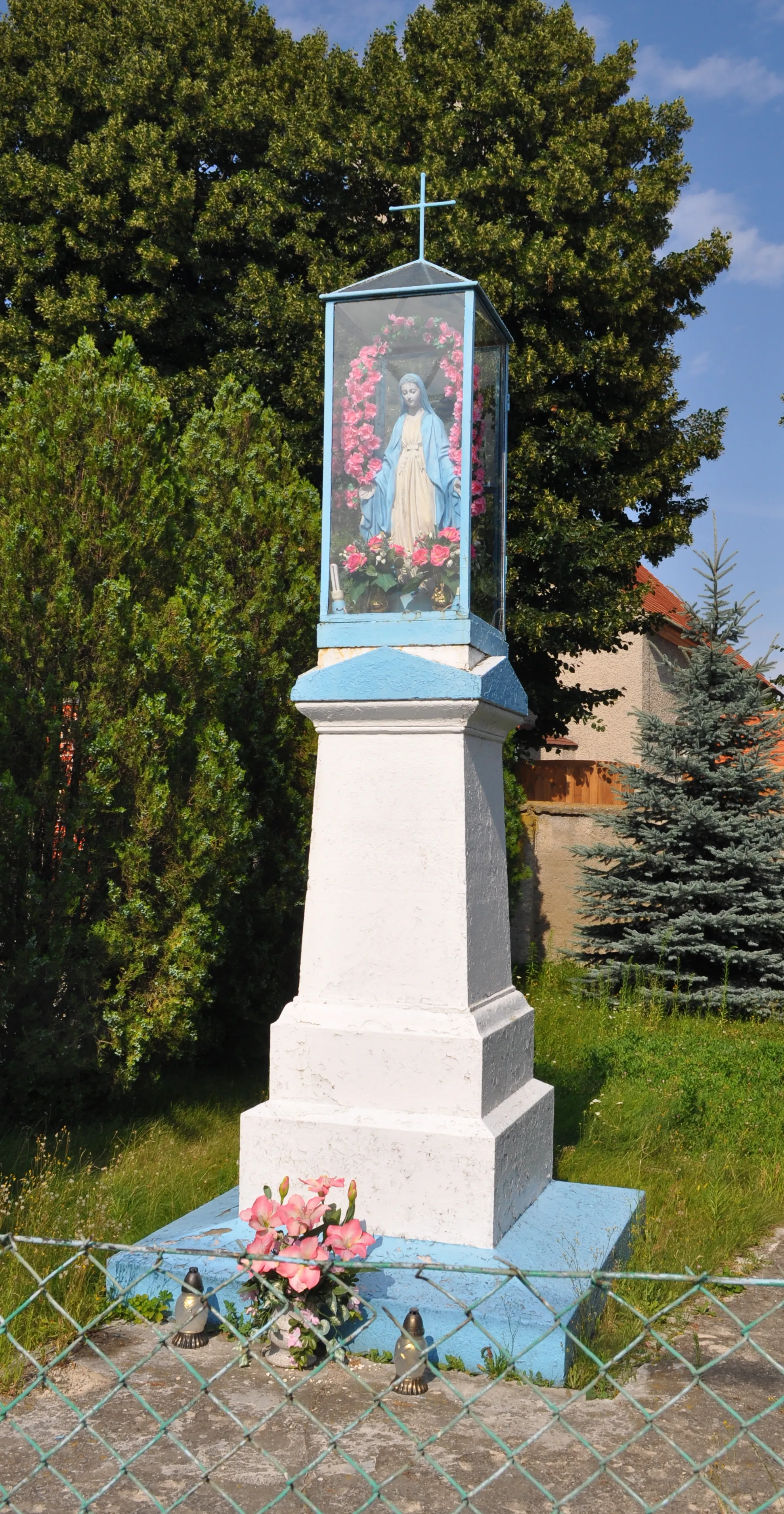 Photo showing: Shrine in Lusina