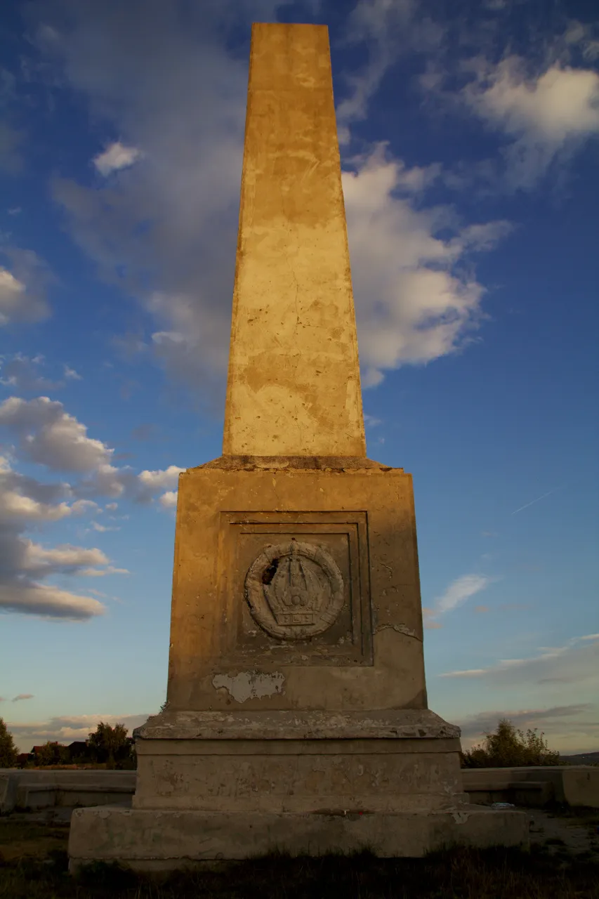 Photo showing: Kaim Hill Memorial