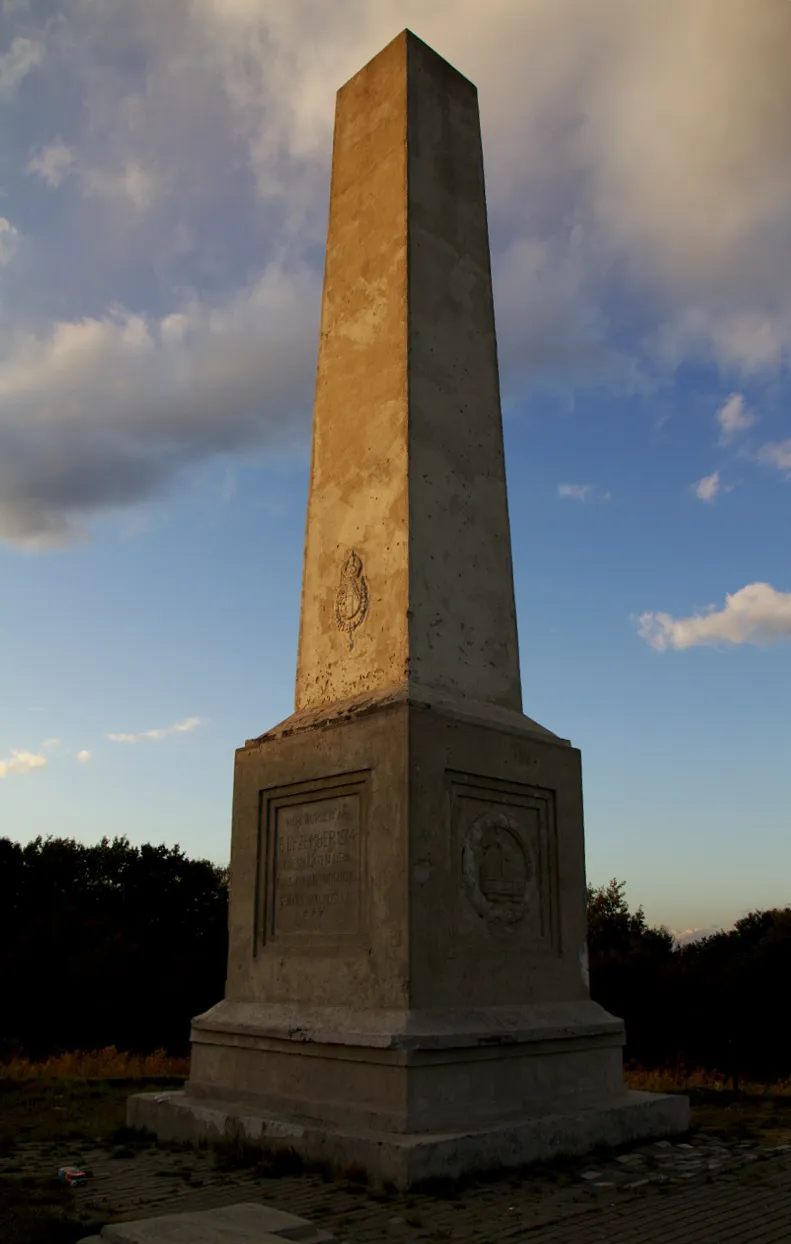 Photo showing: Kaim Hill Memorial