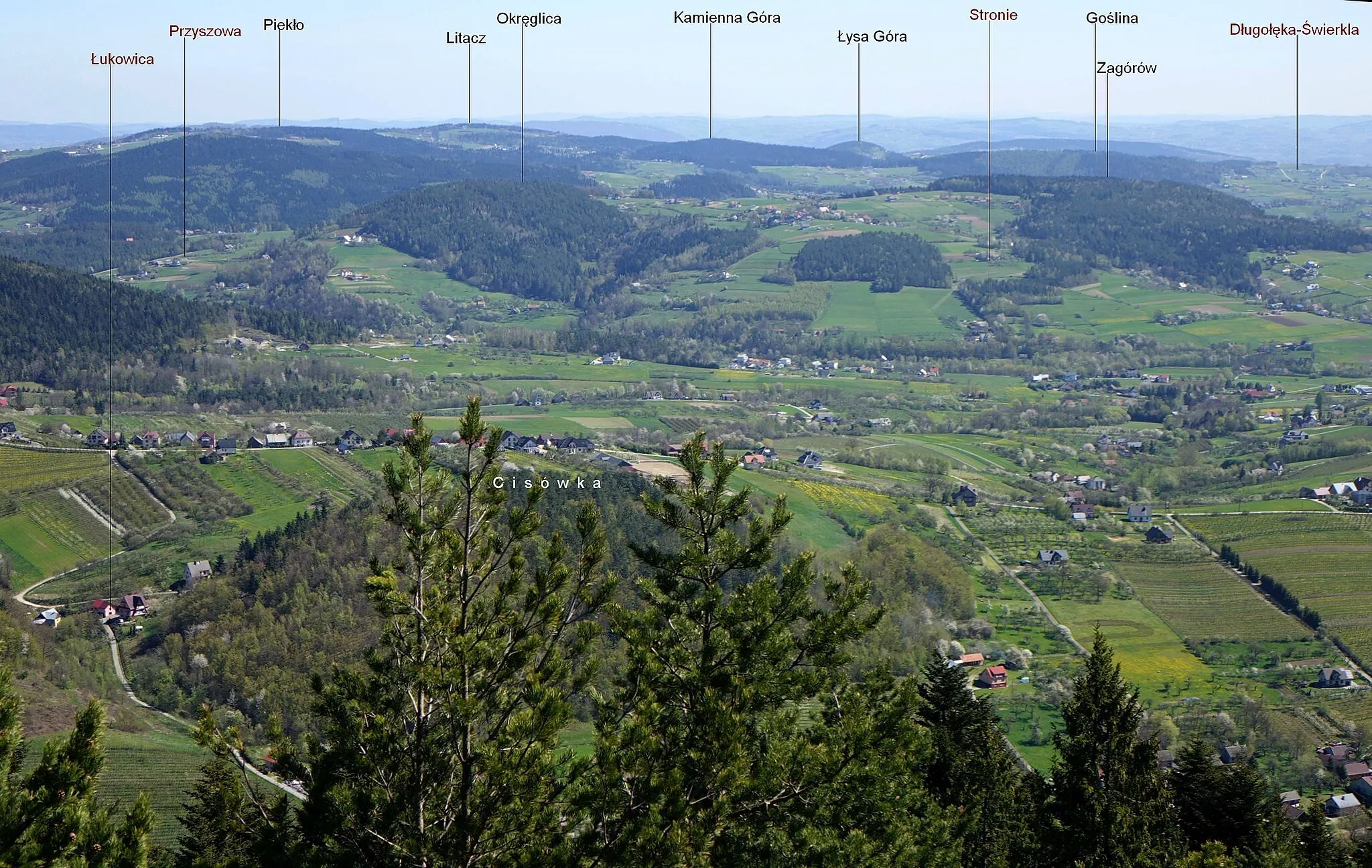 Photo showing: Widok z wieży widokowej na Skiełku