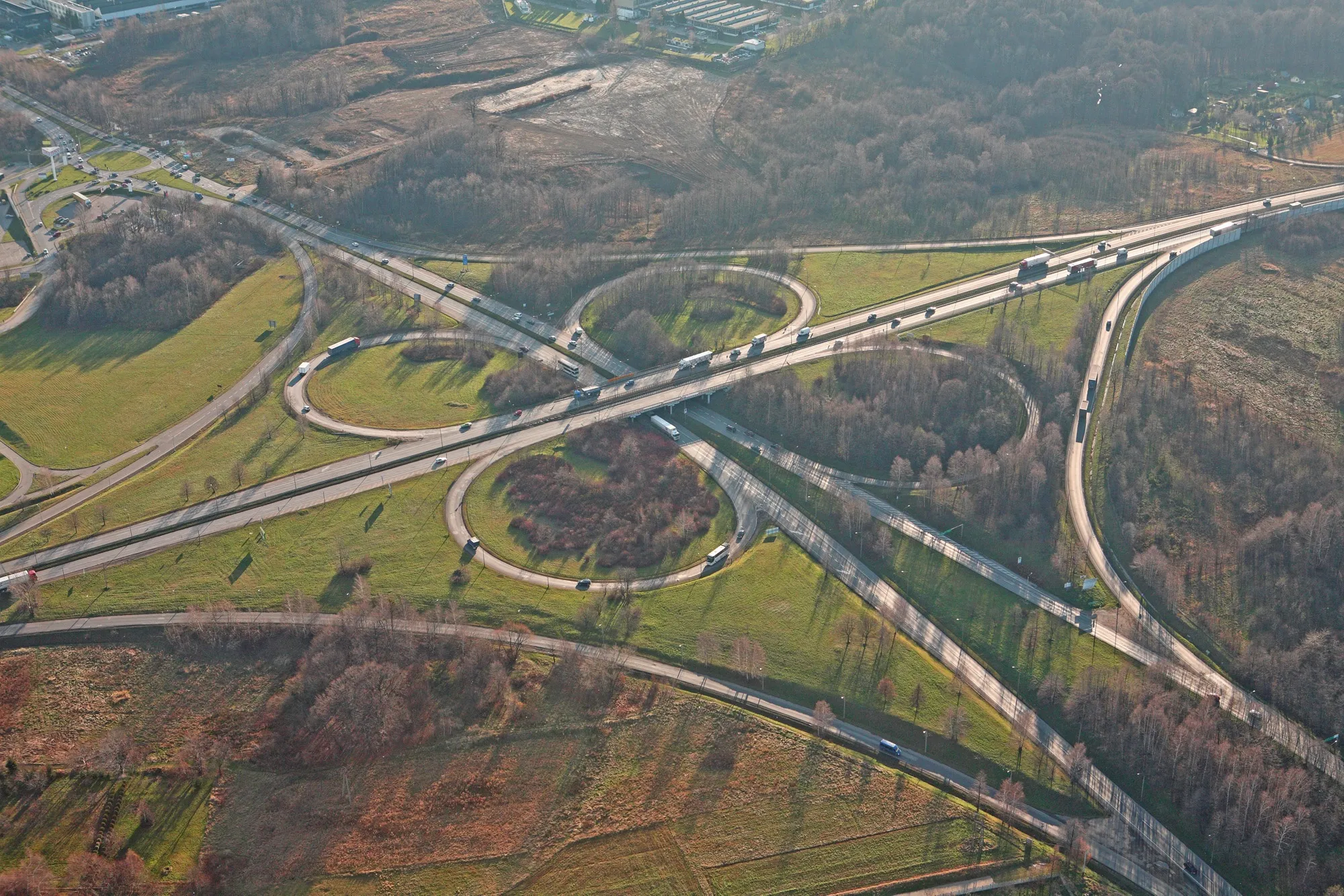 Photo showing: Interchange Komorowice in Bielsko-Biała, Poland. Expressway S1, Highways DK1 and DK52, voivodeship road DW942.