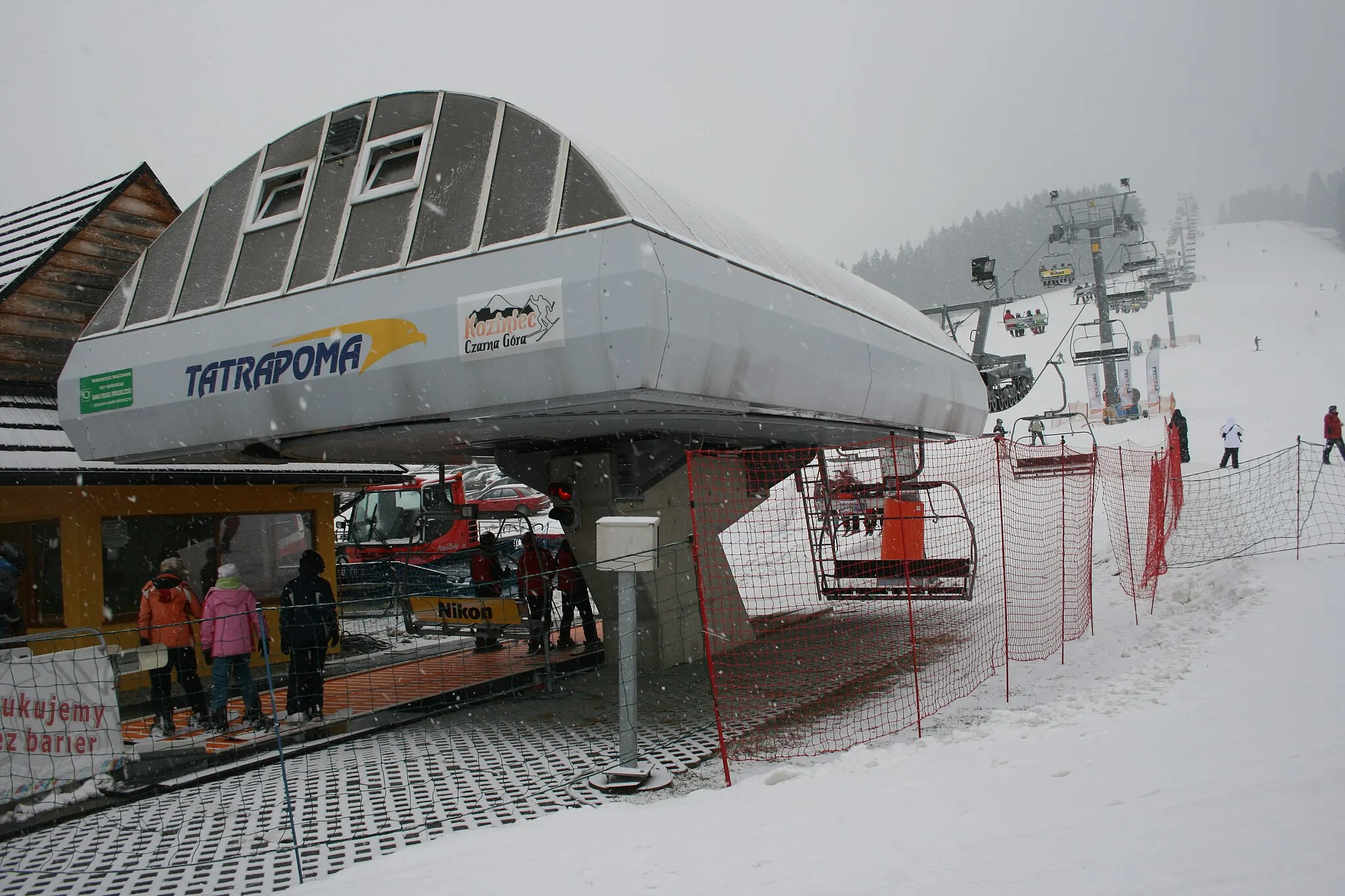 Photo showing: Lower terminal of Koziniec chairlift in Czarna Góra