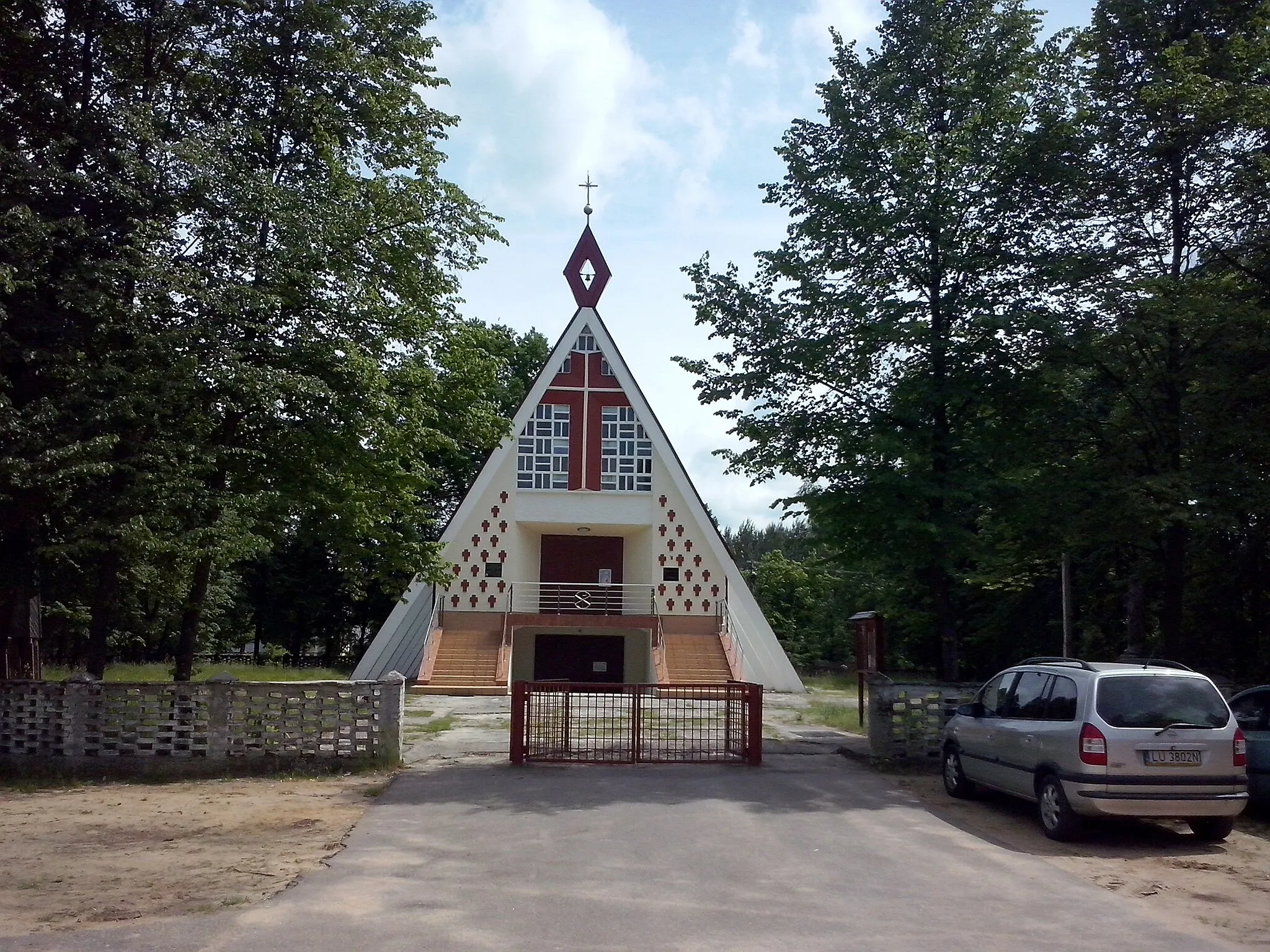 Photo showing: Kiciny (gm. Zabrodzie, pow. Wyszków) - kościół  Najświętszej Maryi Panny Królowej Pokoju