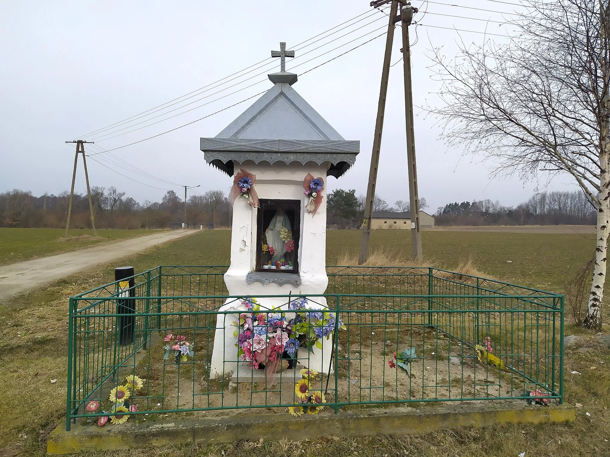 Photo showing: Przydrożna kapliczka w Kamionce, gmina Mszczonów