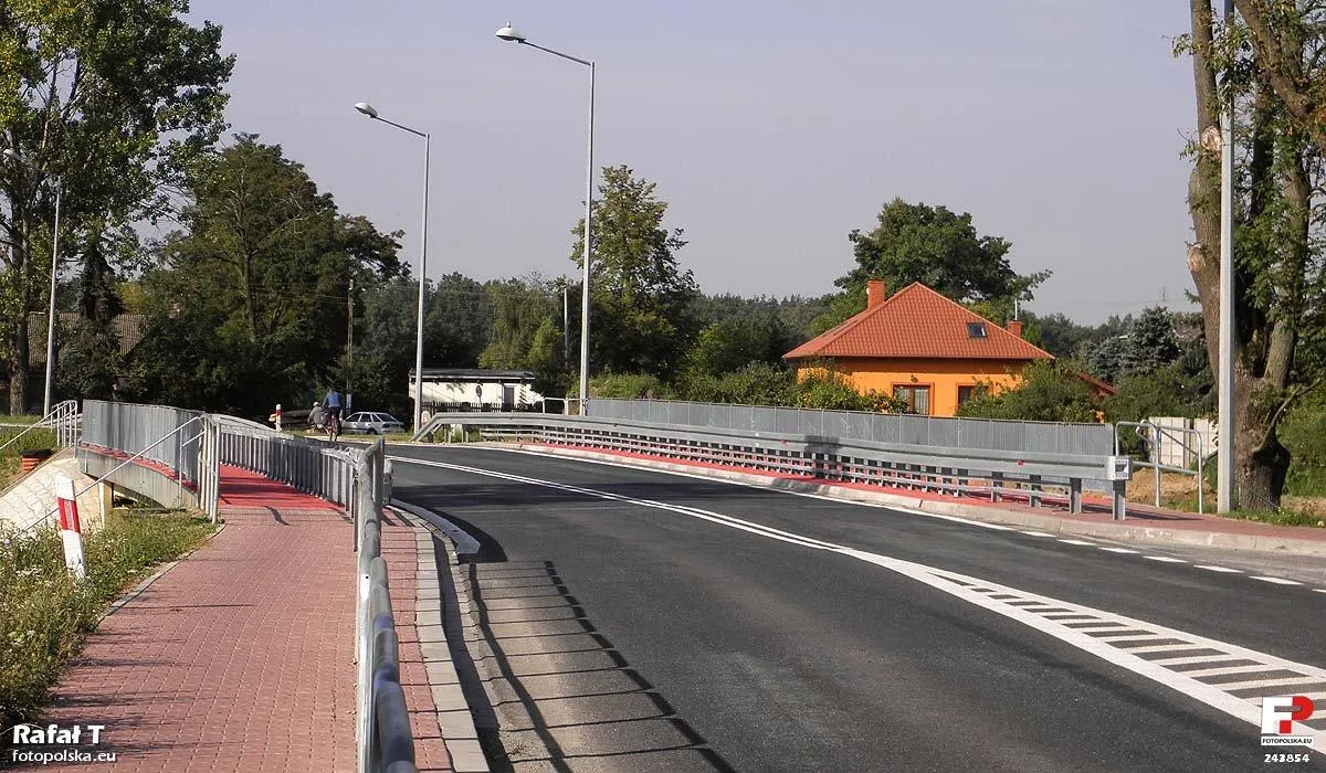 Photo showing: Most na Radomce - widok z drogi nr 12.