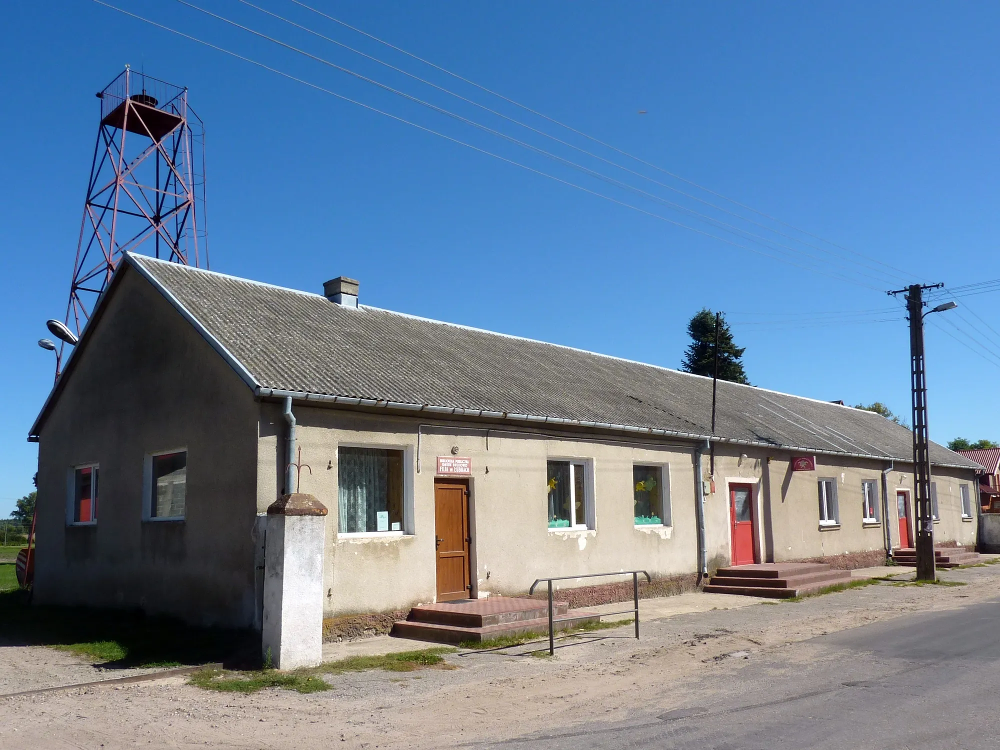 Photo showing: Nowe Łubki - budynek biblioteki publicznej i siedziba Ochotniczej Straży Pożarnej.