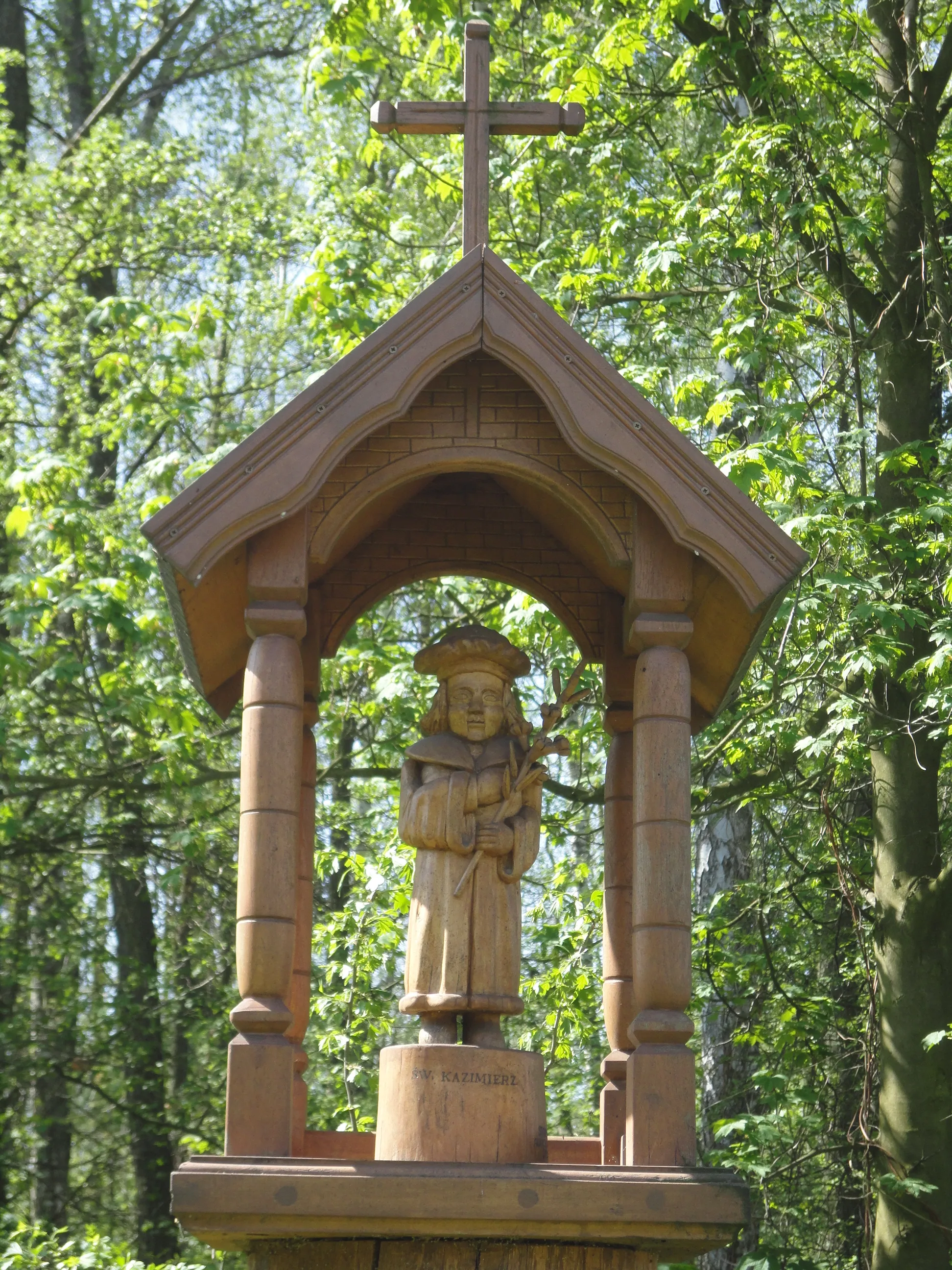 Photo showing: St. Casimir wayside shrine in Lucień from close.