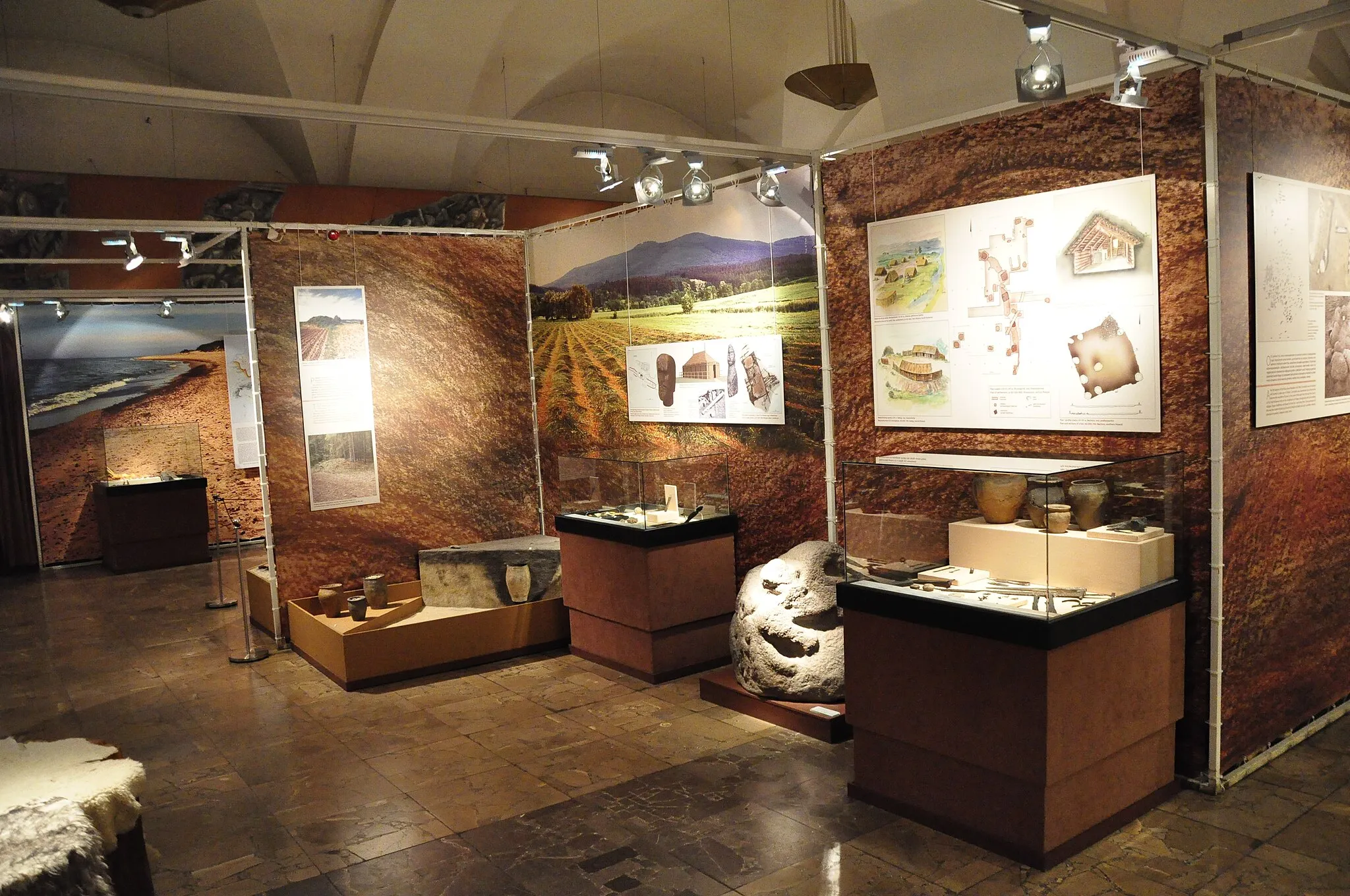 Photo showing: Archäologisches Museum in Warschau, Ausstellungsraum