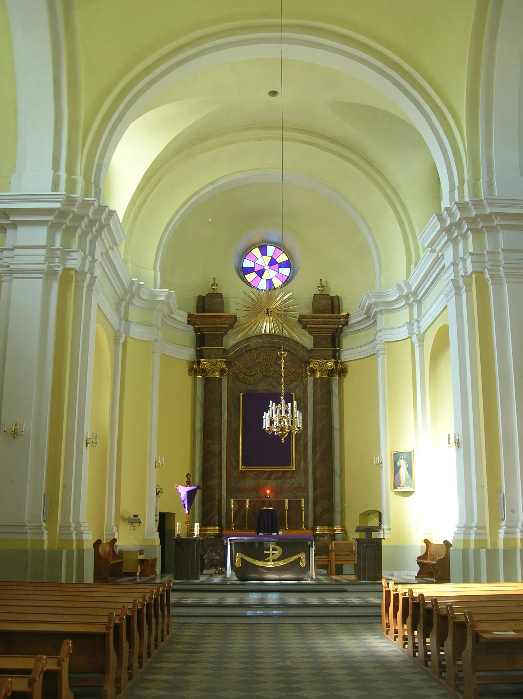 Photo showing: Interior of the church in Góra Puławska.