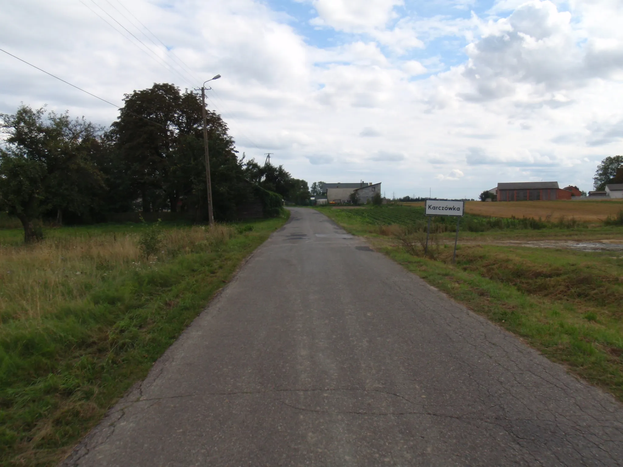 Photo showing: Karczówka village, entrance from Jedlanka