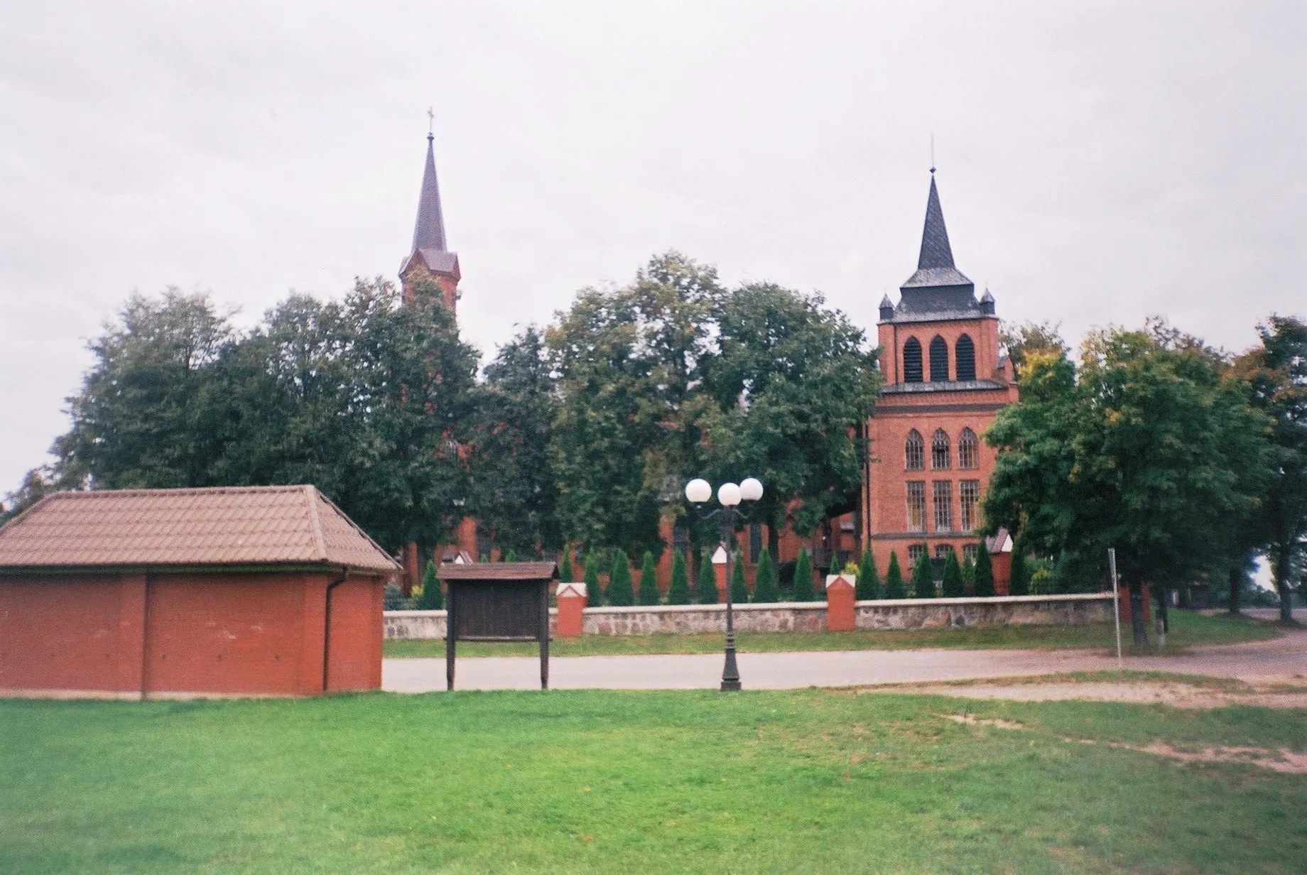 Photo showing: Side view of the parish church in Miedzna with its bell tower, Poland