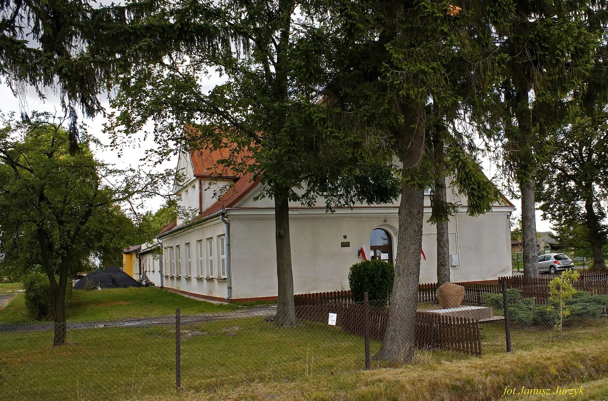 Photo showing: Szkoła Podstawowa w Cielemęcu