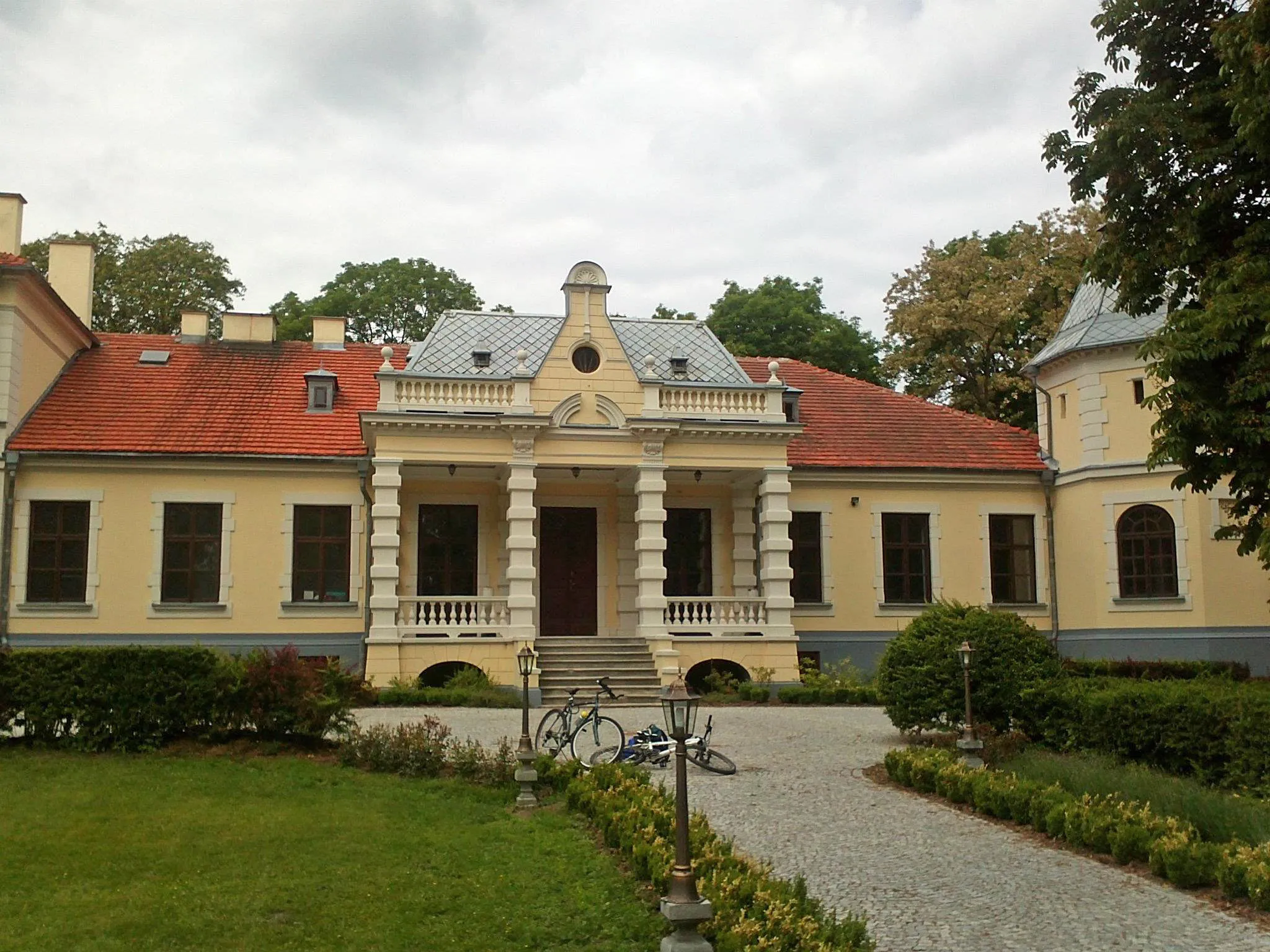 Photo showing: Pałac w Starym Dłutowie z kon. XVIII, XX w.