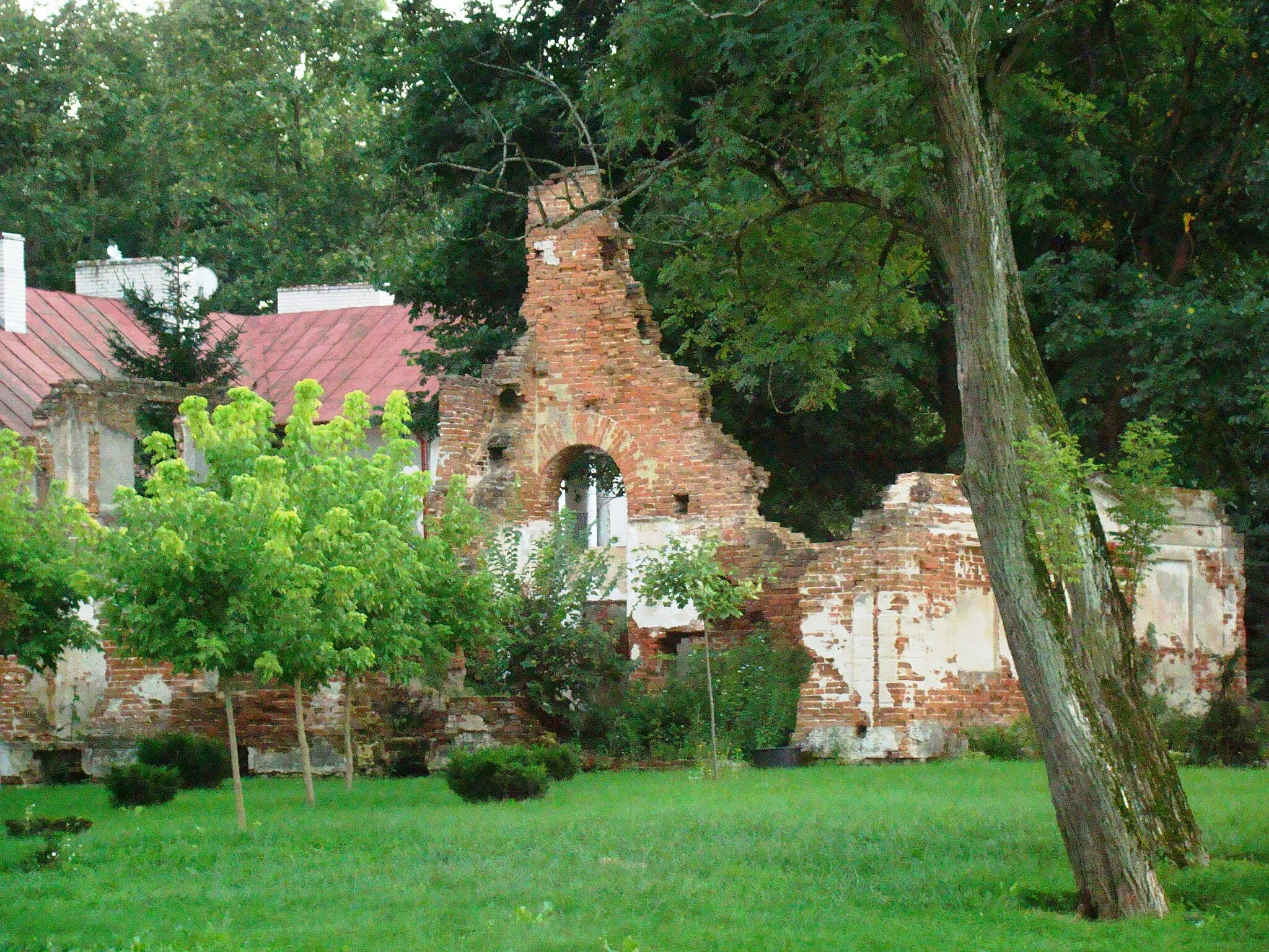 Photo showing: Kamionna ruiny