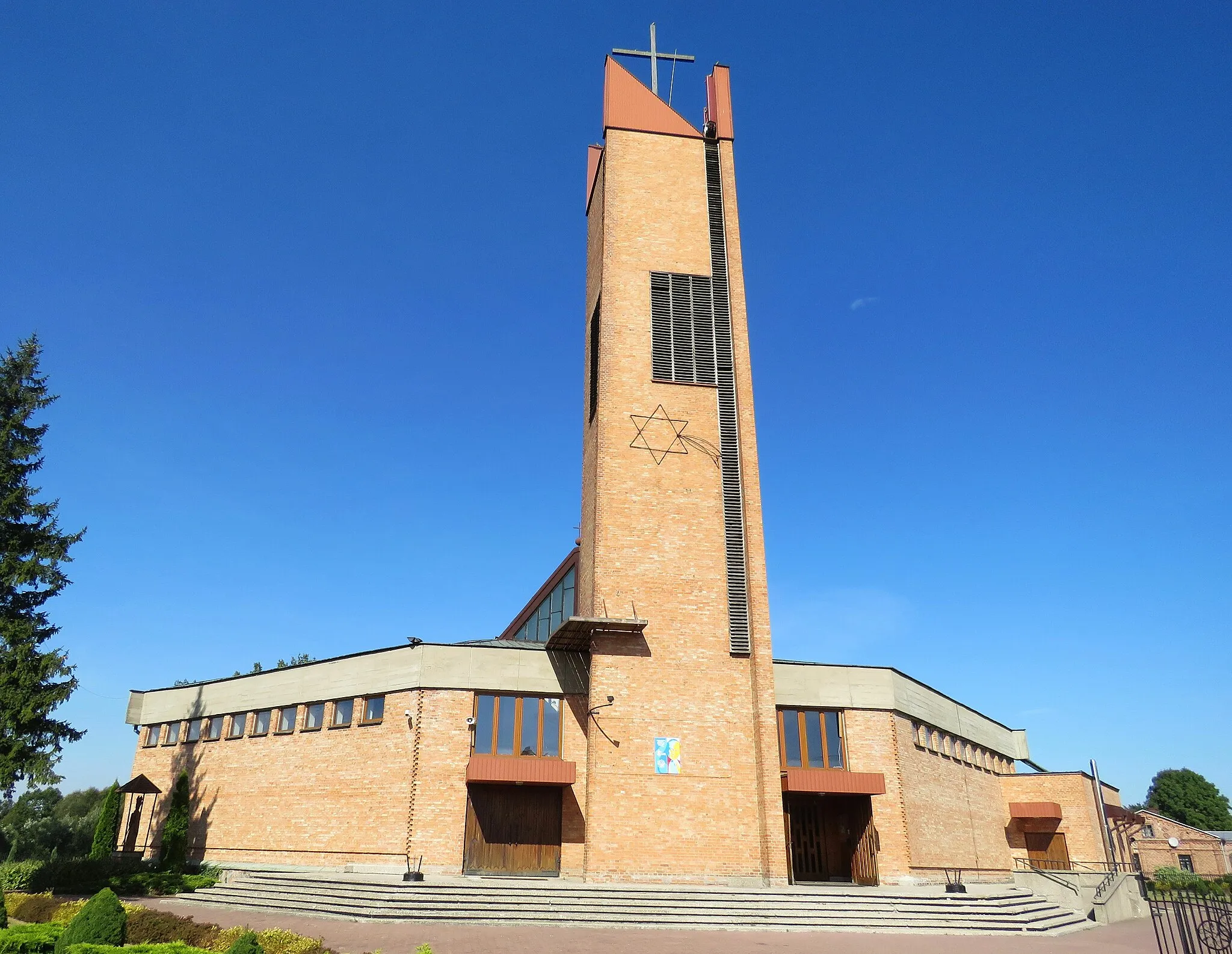 Photo showing: Kościół parafialny p.w. Chrystusa Odkupiciela
