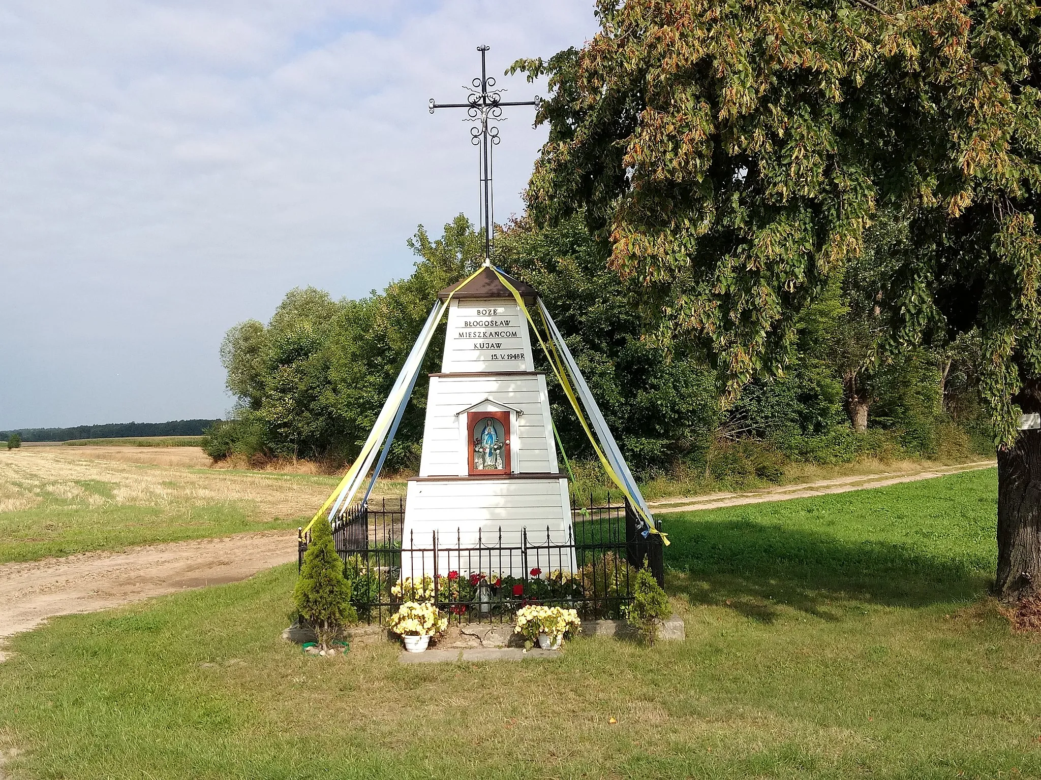 Photo showing: Krzyż z 1948 roku w Kujawach