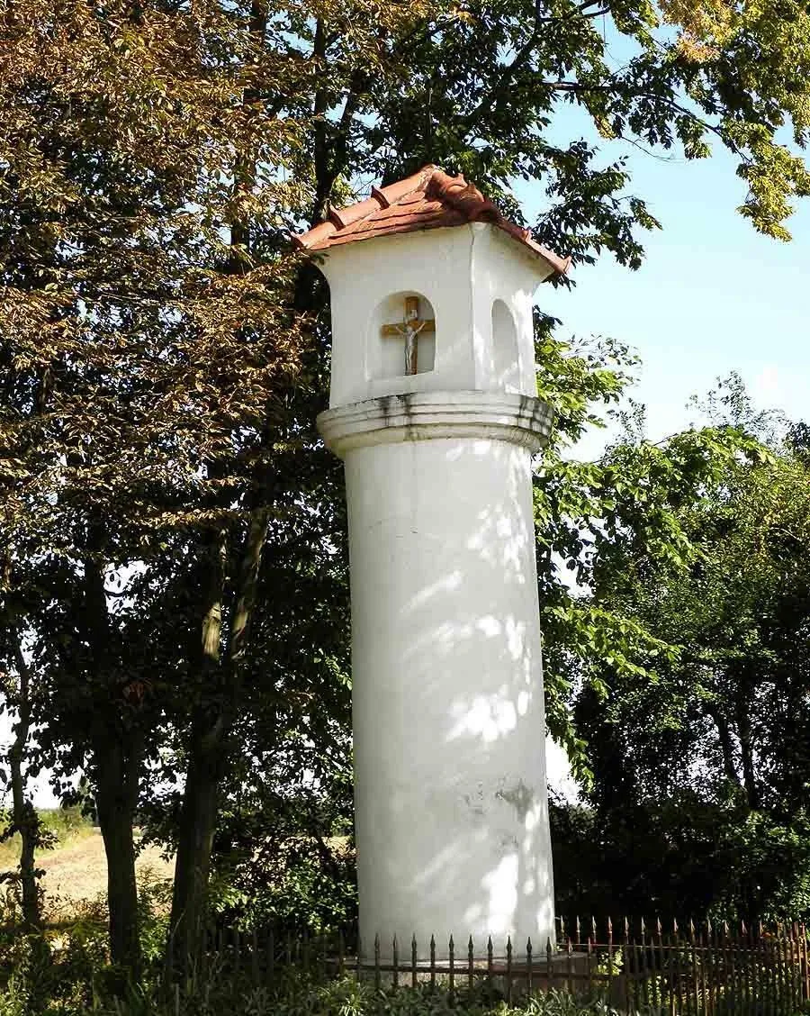 Photo showing: Kapliczka słupowa na granicy Lasek i Warki.