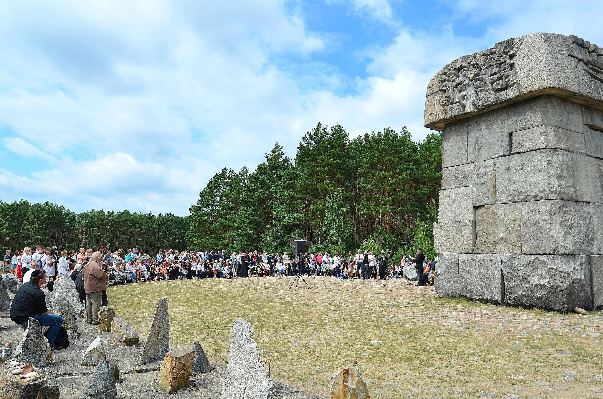 Photo showing: Commemorative ceremony to mark 70th anniversary of the revolt in Treblinka death camp at Treblinka