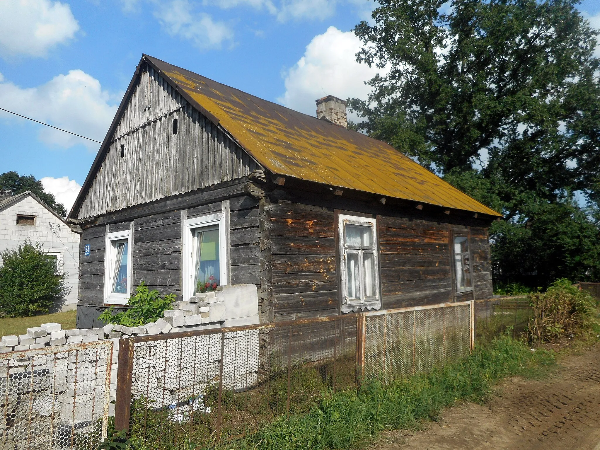 Photo showing: Wooden house in Żelazna Prywatna, Przasnysz country, Kurpie (Green Forest), Poland