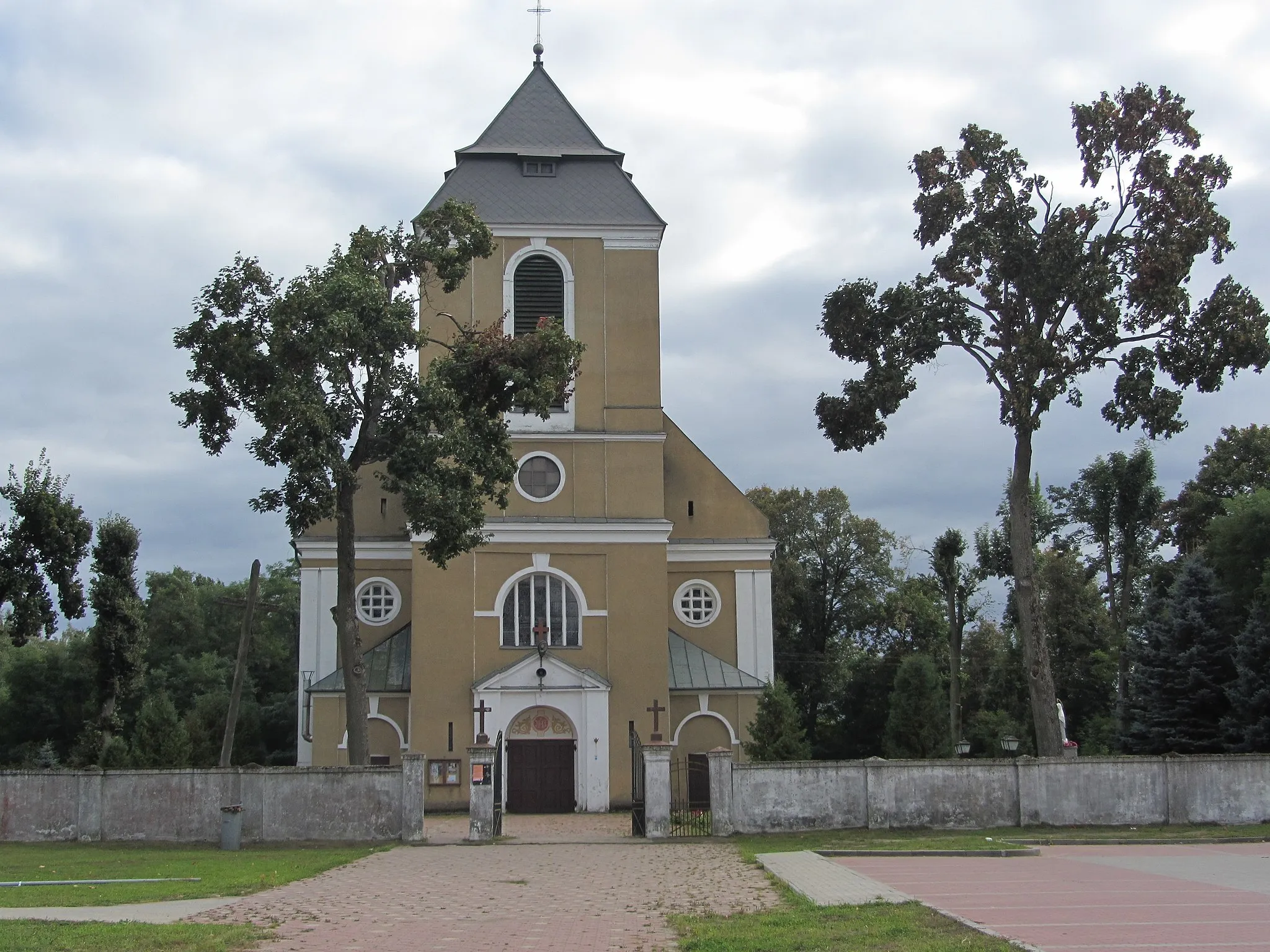 Photo showing: Kościół par. p.w. św. Wincentego a Paulo, mur., 1889-1920 w zespole kościoła par. p.w. św. Wincentego a Paulo
Zbójna, Zbójna
