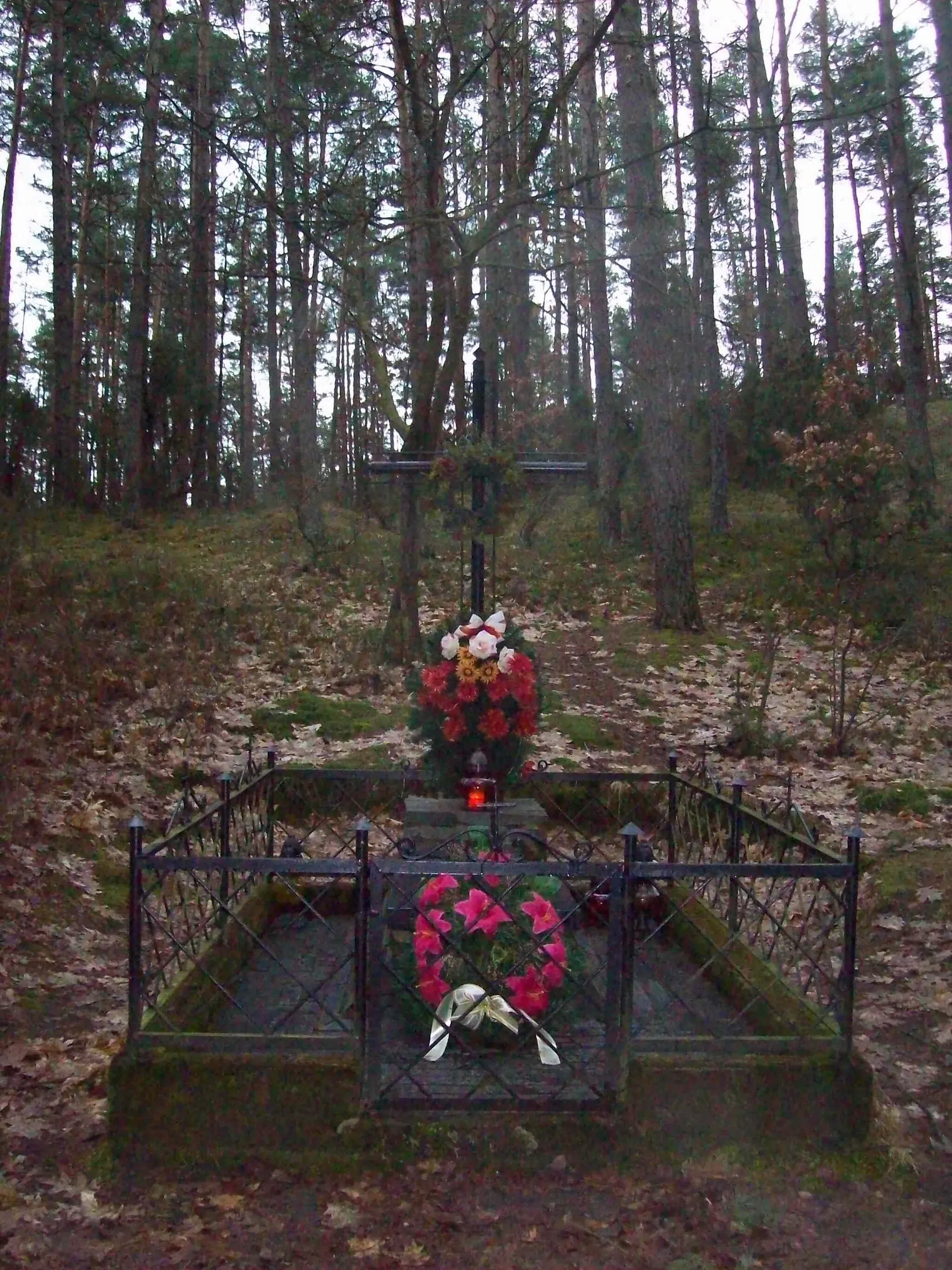Photo showing: Grave of the polish underground soldiers from Armia Krajowa