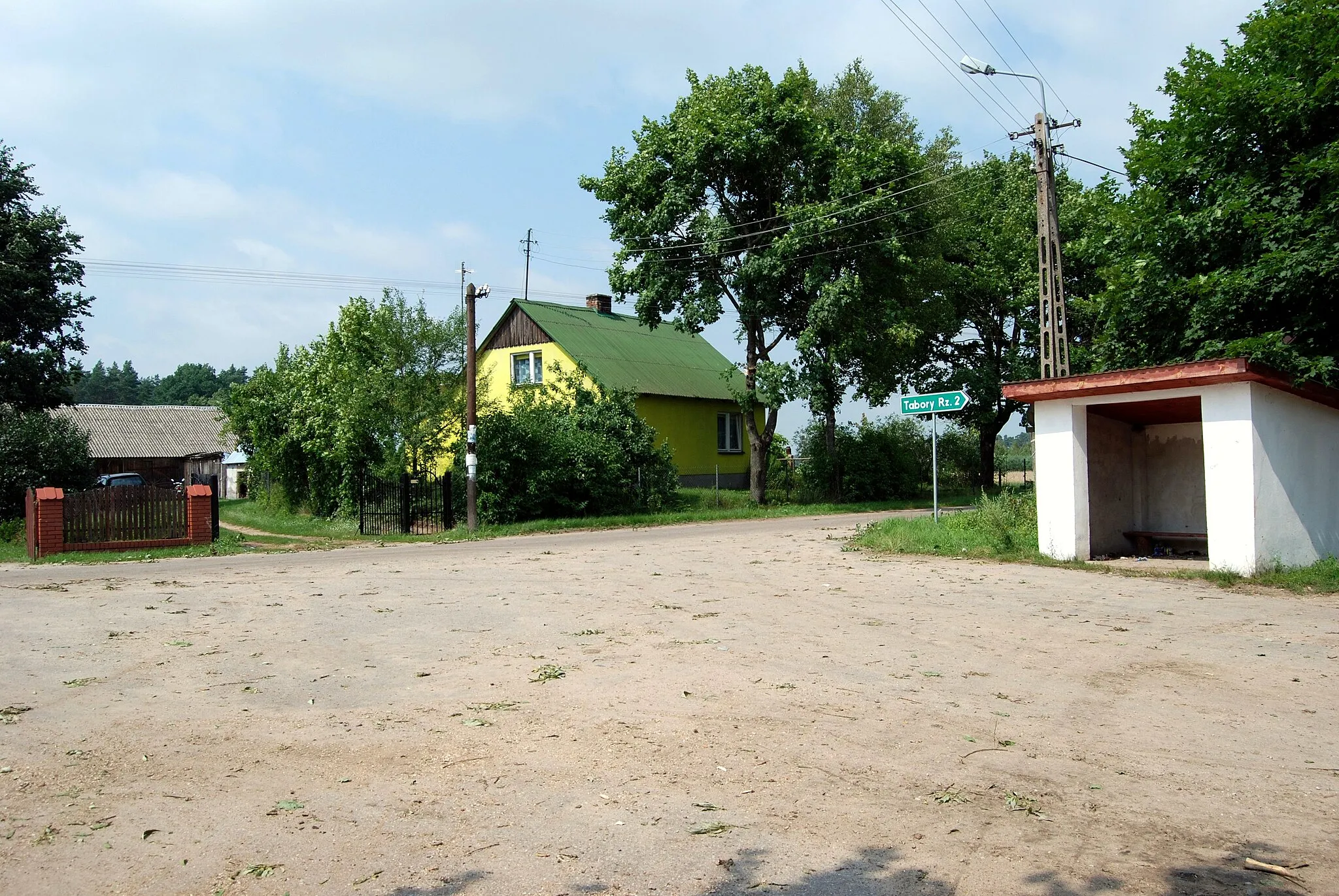 Photo showing: Ruda Osowiecka: skrzyżowanie dróg