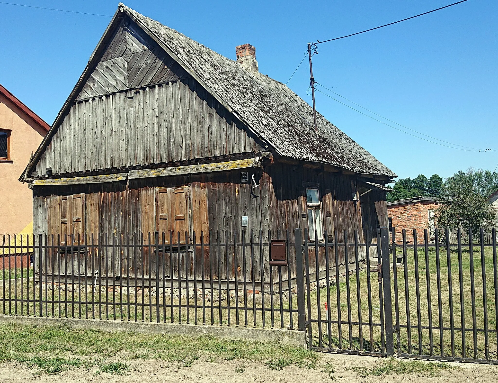Photo showing: Drewniany dom w Raszujce, powiat przasnyski