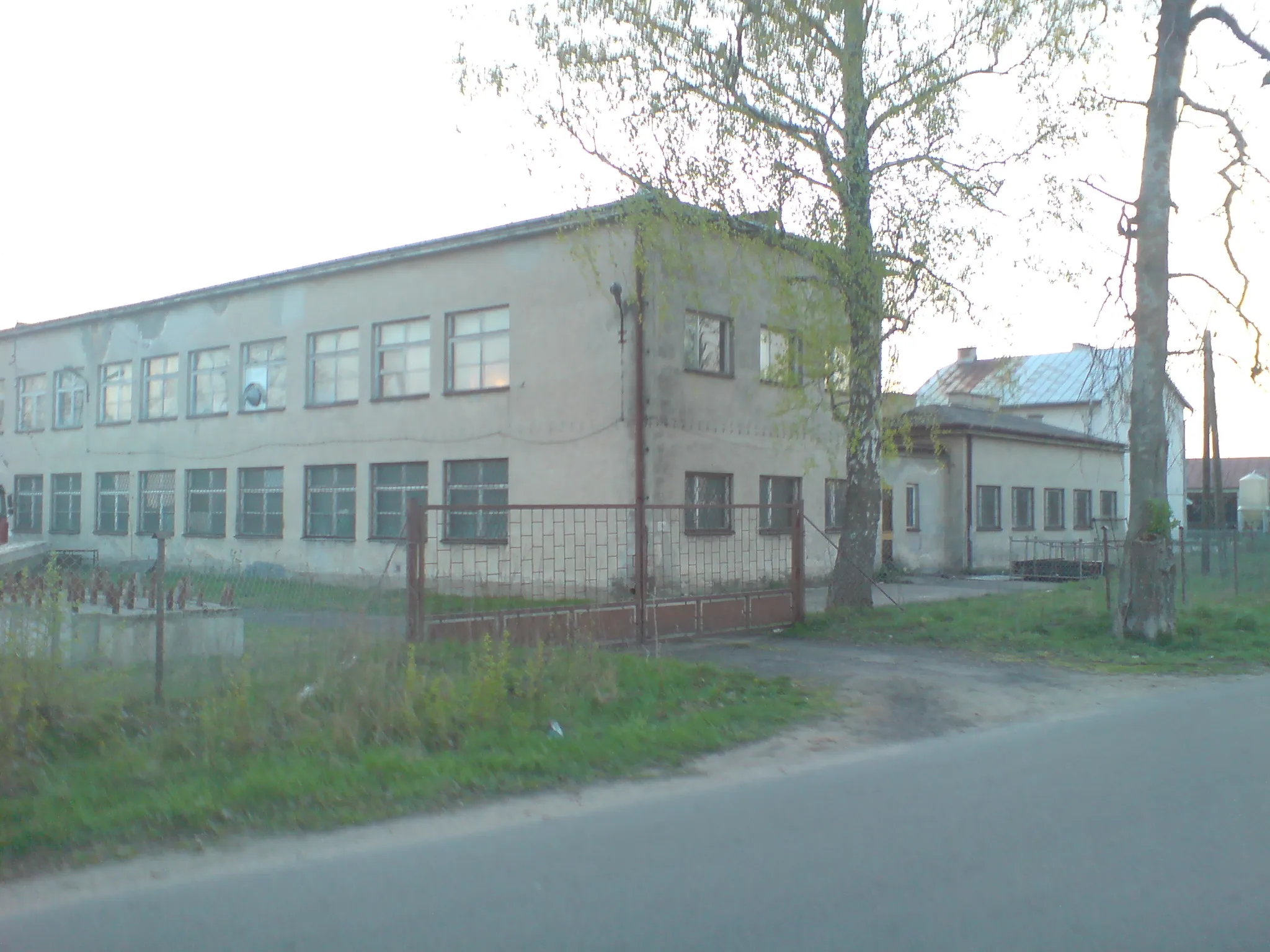 Photo showing: Budynek po nieistniejącej szkole podstawowej w Osówcu Kmiecym