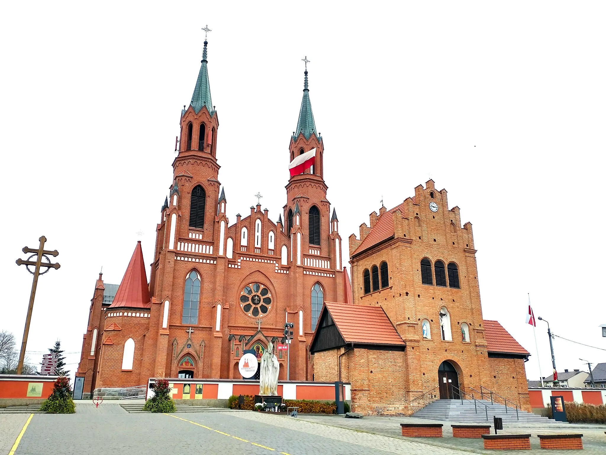 Photo showing: Bazylika kolegiacka Trójcy Przenajświętszej w Myszyńcu – rzymskokatolicki kościół parafialny w diecezji łomżyńskiej należący do dekanatu Myszyniec, którego jest siedzibą.