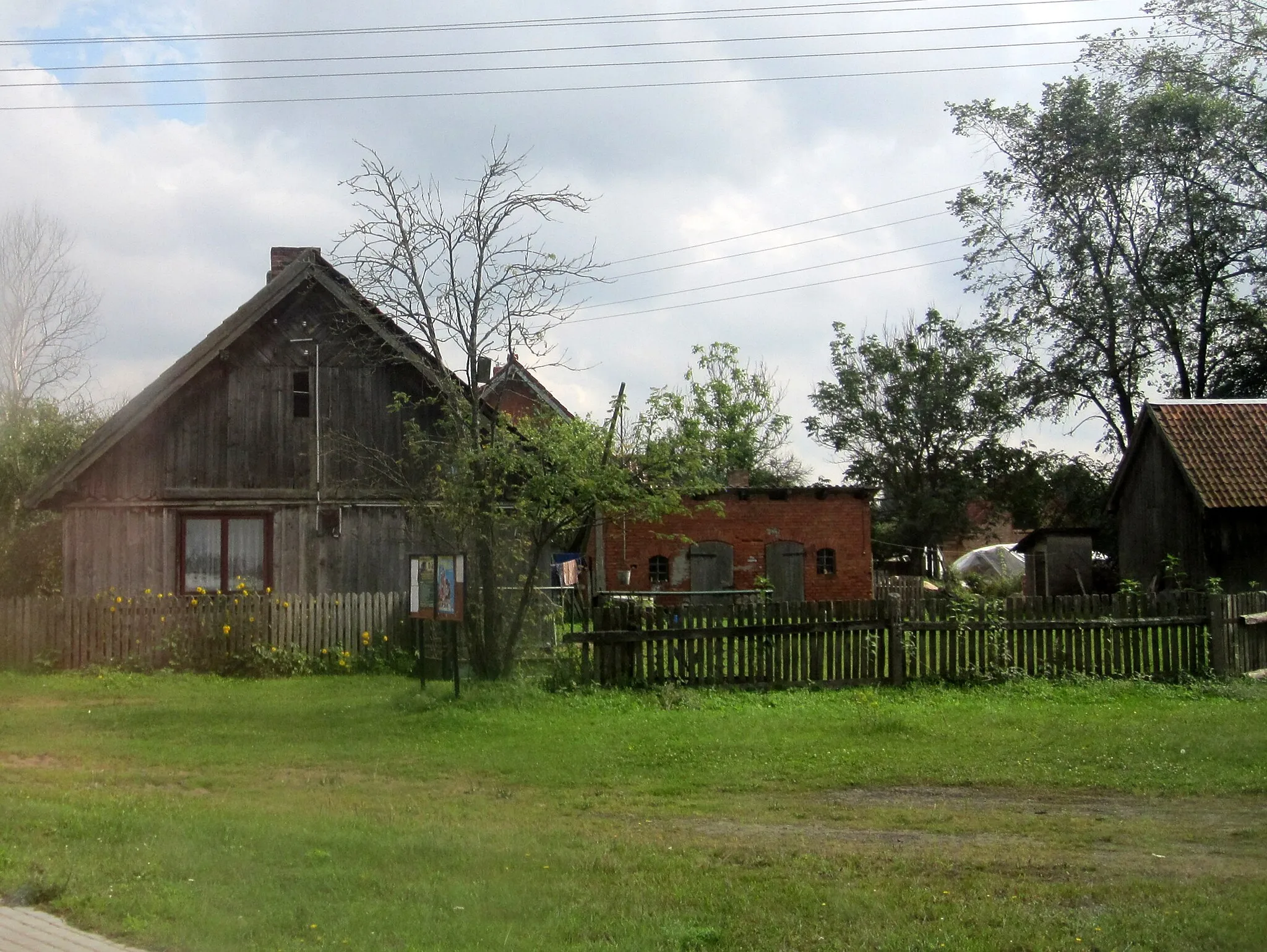 Photo showing: Building in Kwiatuszki Wielkie