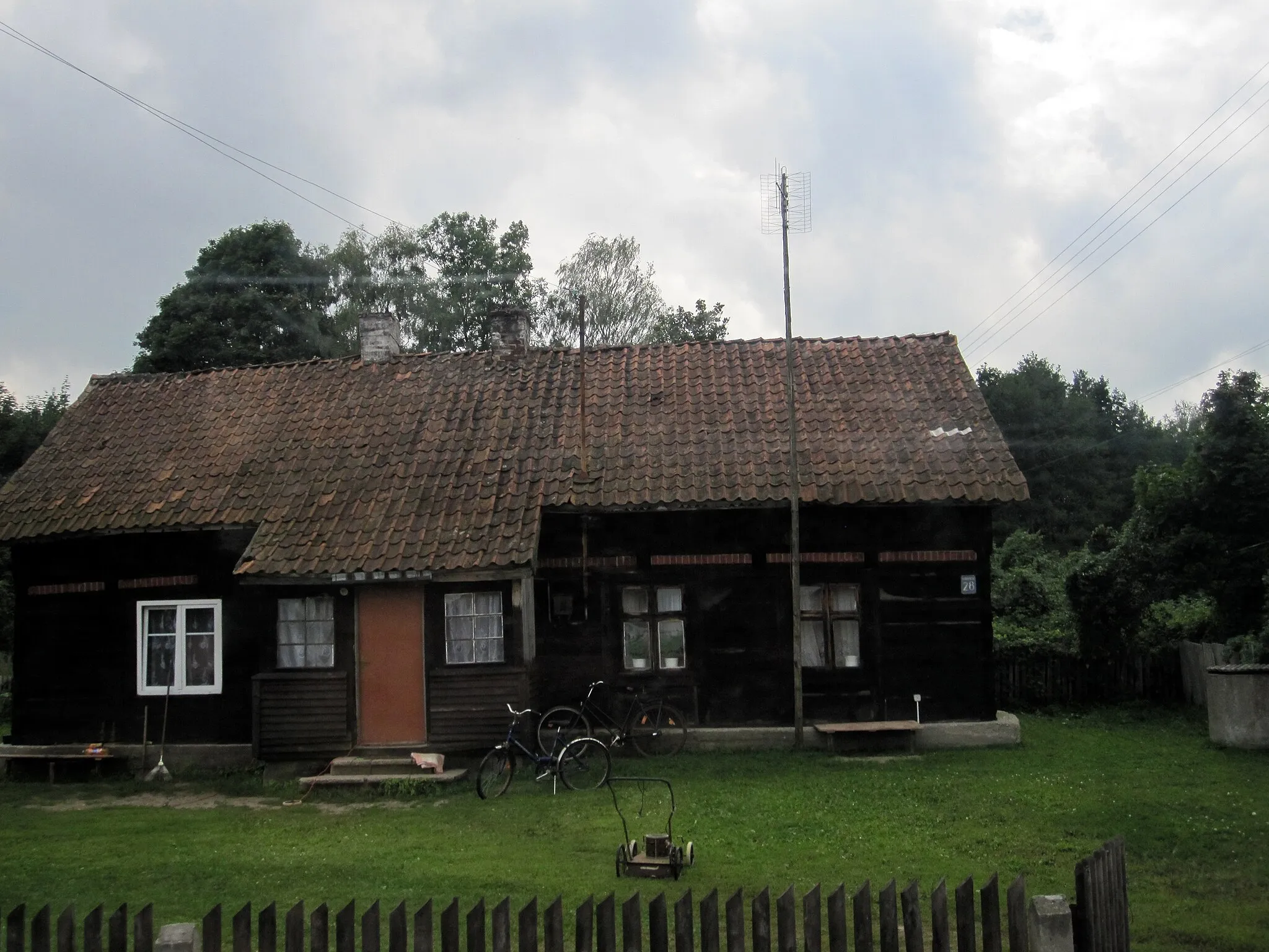 Photo showing: Building in Kwiatuszki Wielkie