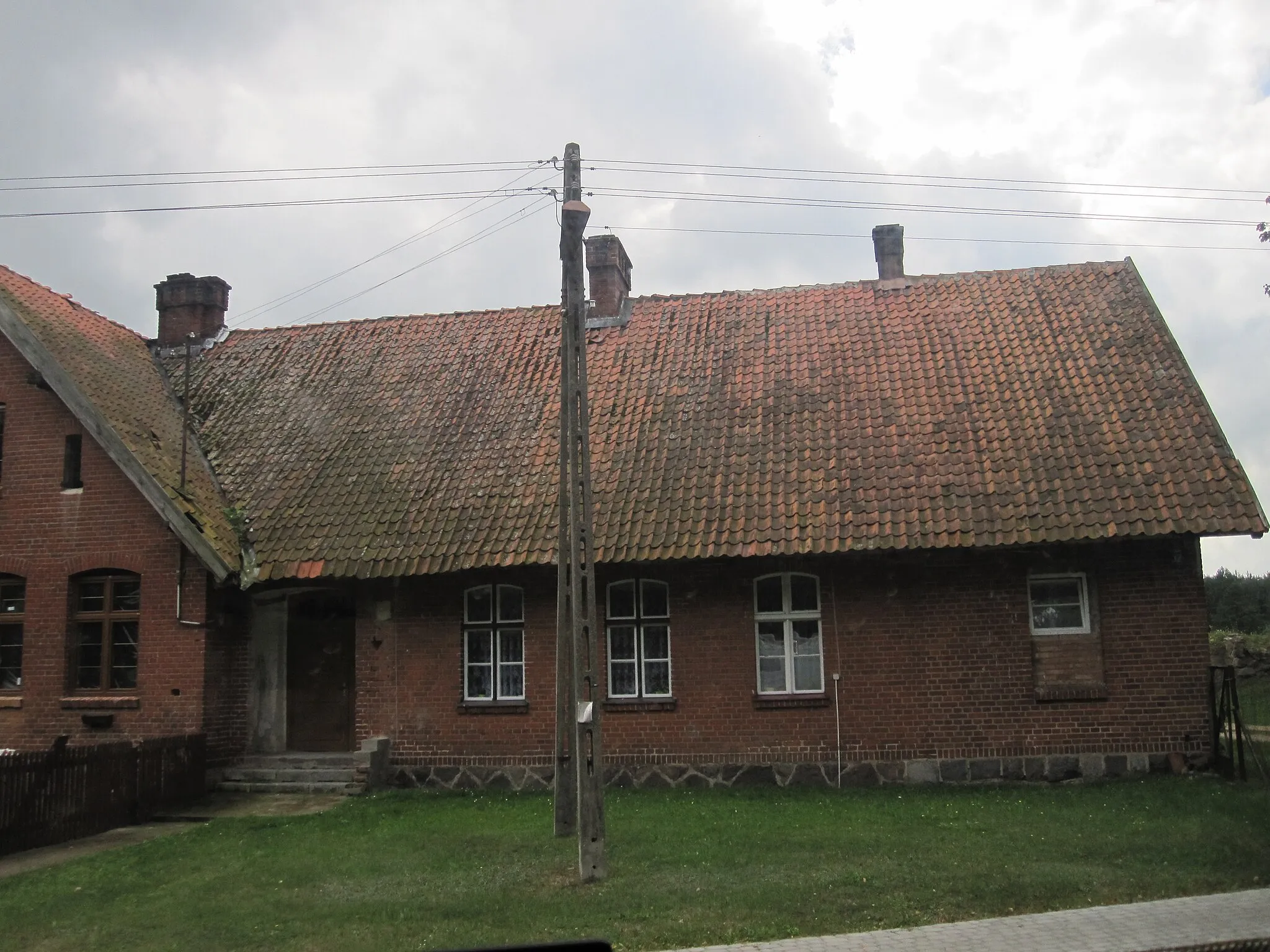 Photo showing: Old school building in Kwiatuszki Wielkie