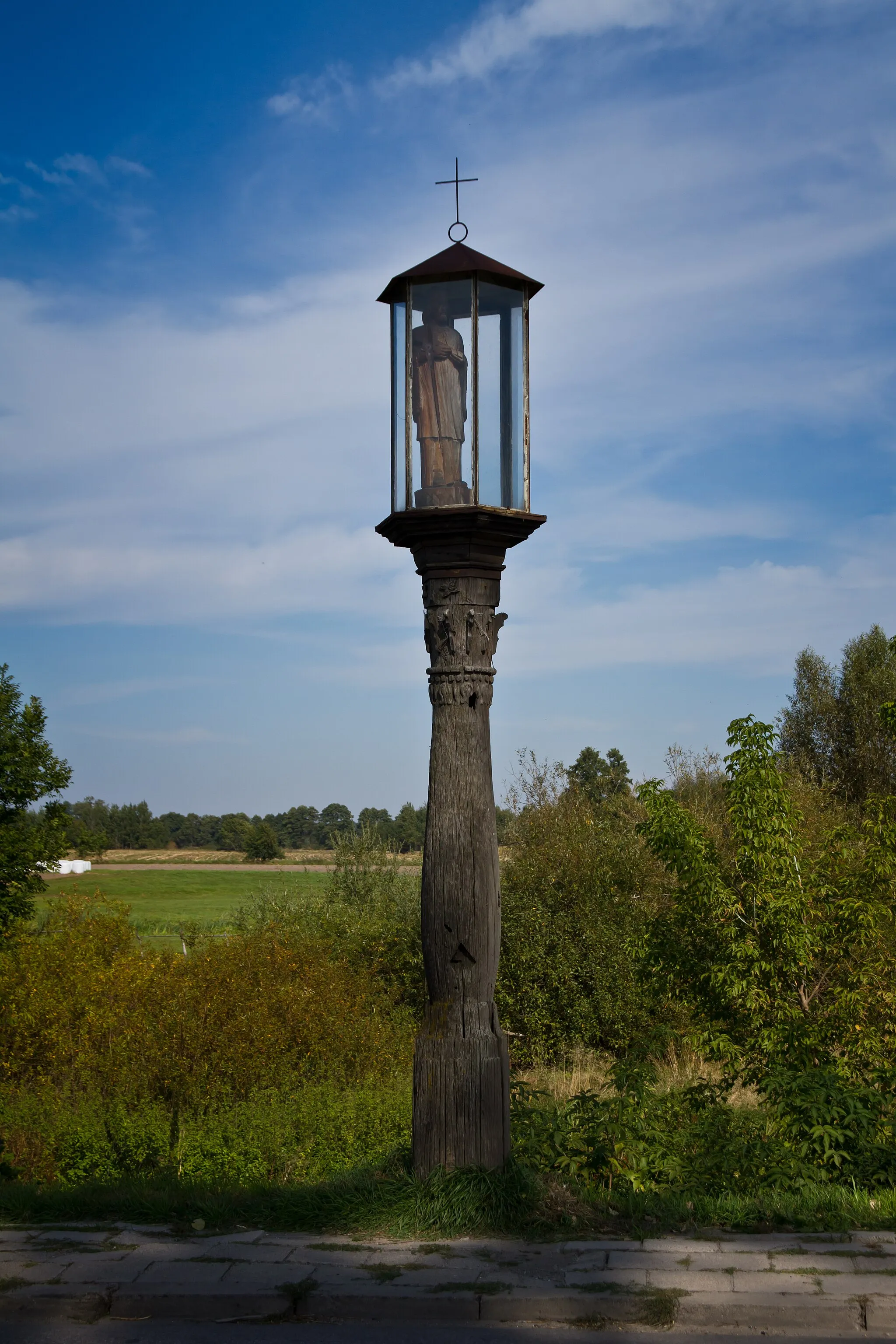 Photo showing: Krasnosielc, kapliczka przydrożna (św. Jana Nepomucena), k. XVIII
This is a photo of an object of cultural heritage inscribed in the registry (Warsaw registry) of the Masovian Voivodeship with number 287/61.