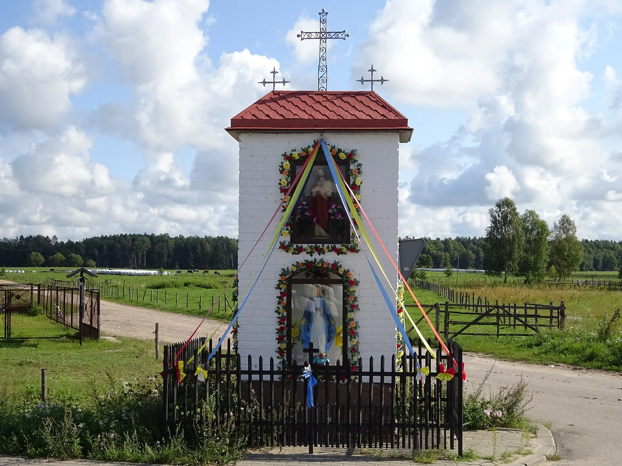 Photo showing: Charciabałda - kapliczka