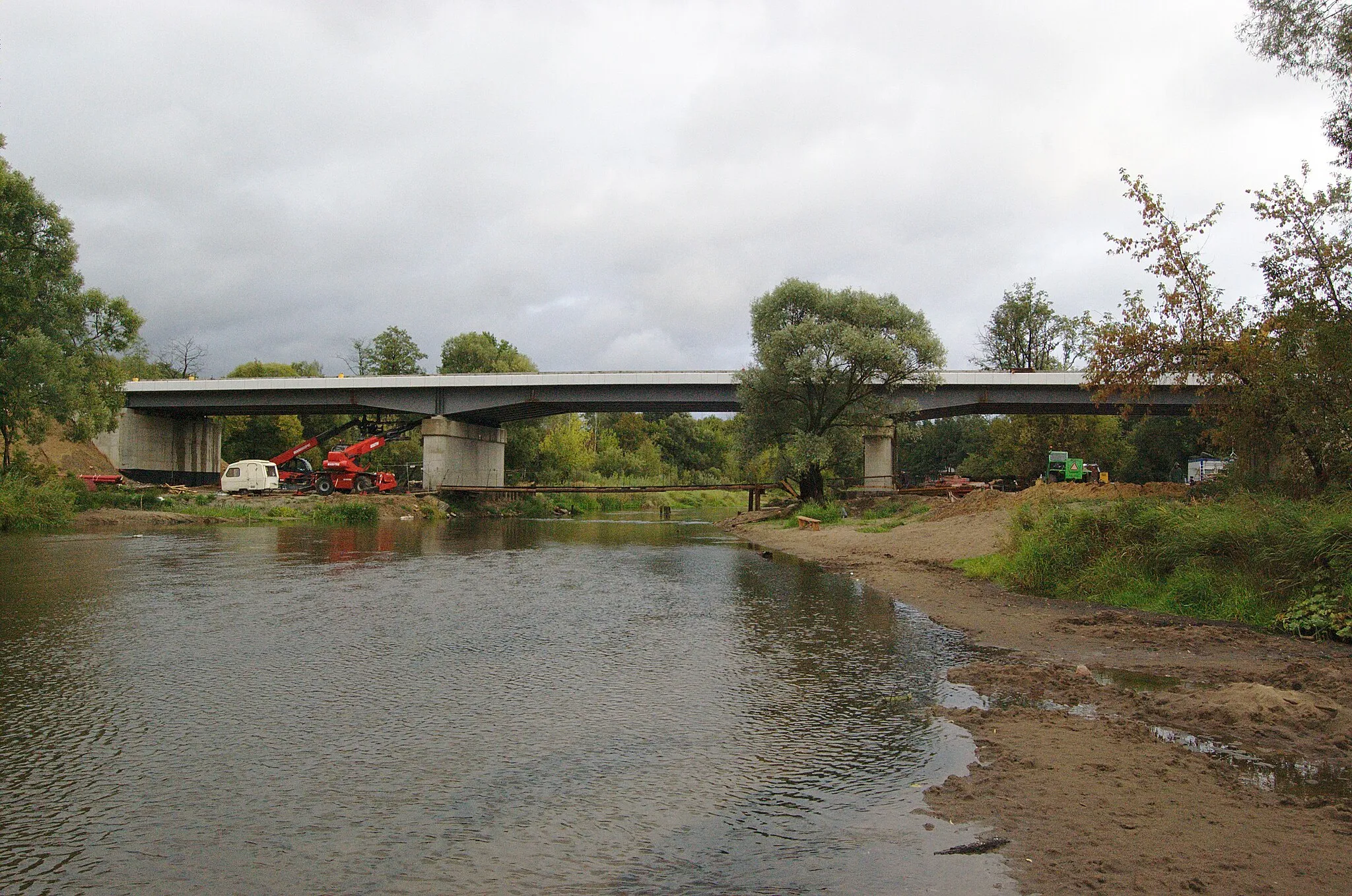 Photo showing: Nowy most kolejowy w Urlach podczas budowy w 2015 r.