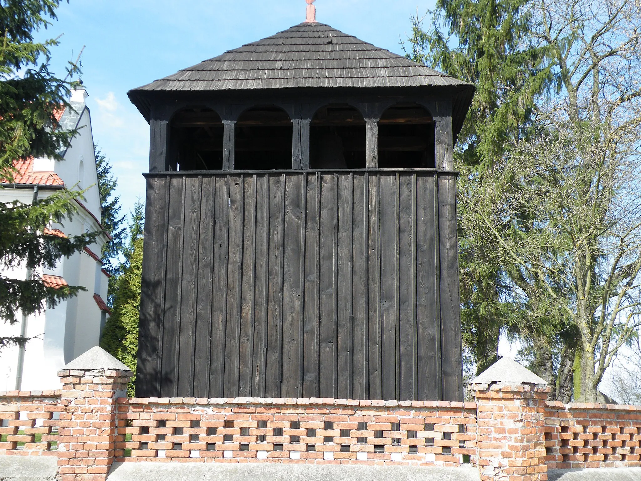 Photo showing: Dzwonnica w parafii